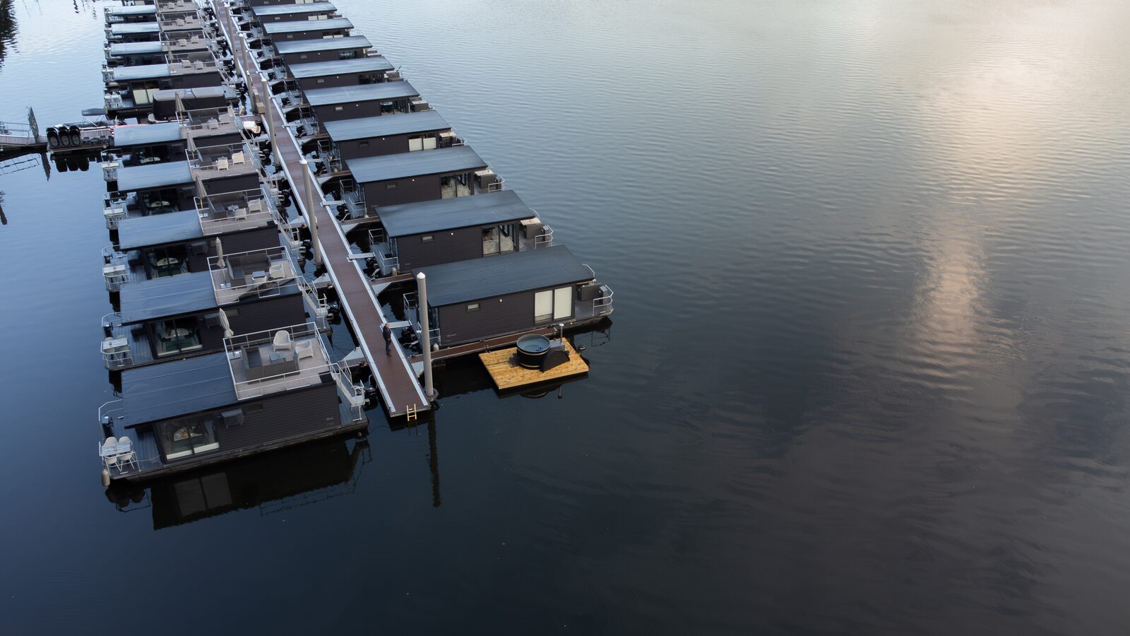 Houseboat Marina Mookerplas 4-6 persoons (met Hottub)