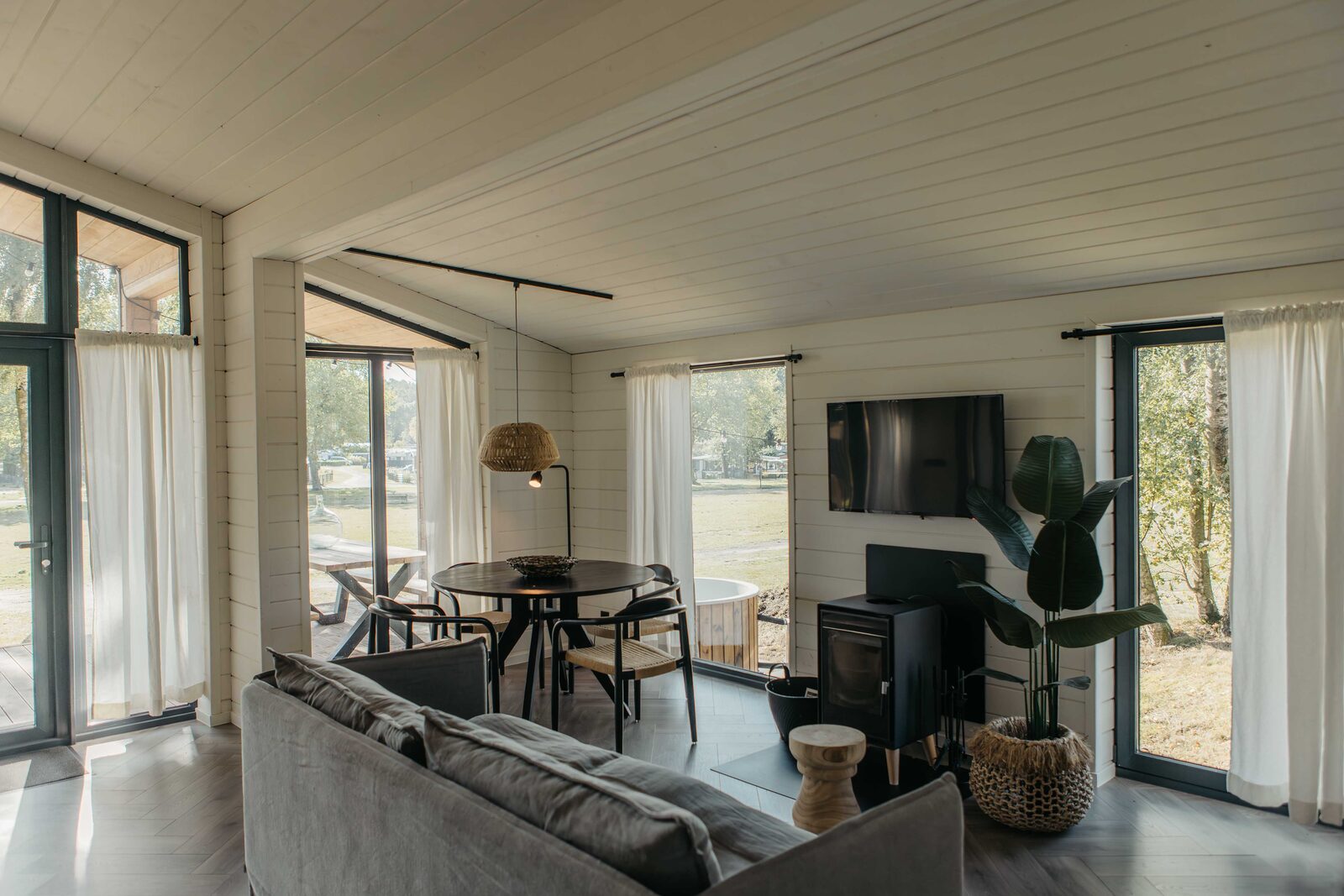 Lake House Scandi mit Hottub | 5 pers. 