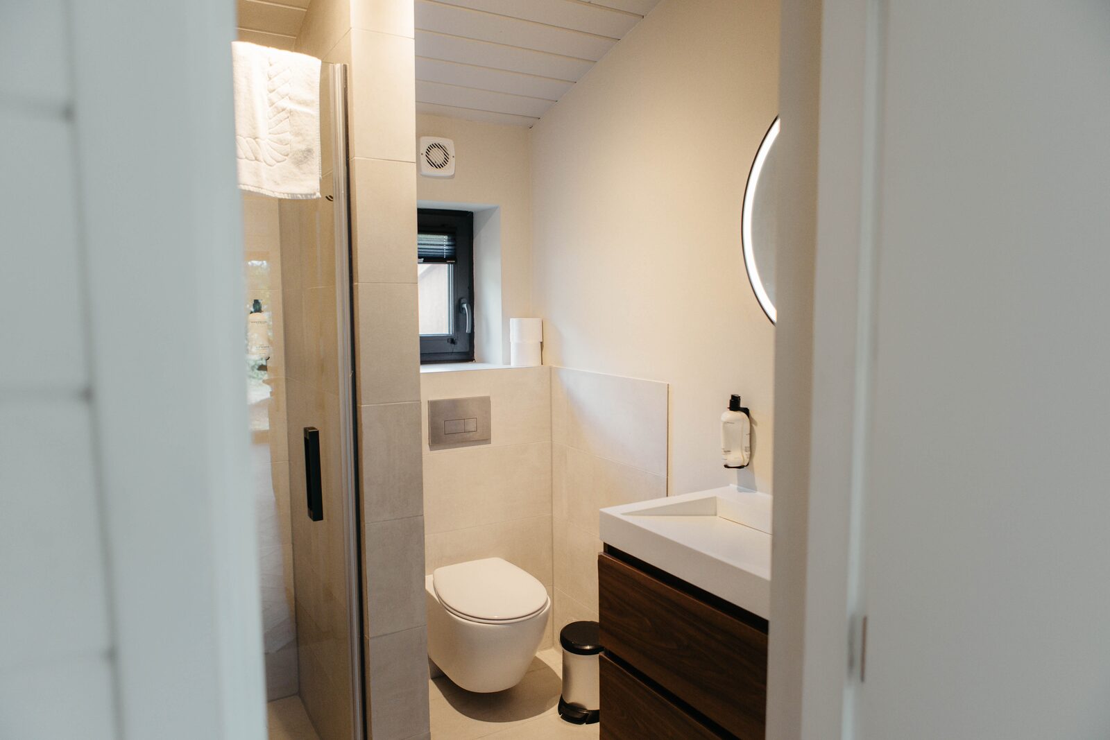 Lake House Scandi mit Hottub | 5 pers. 