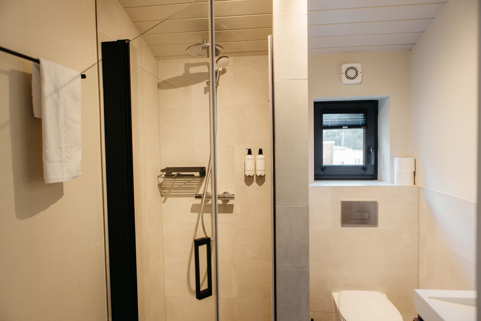 Lake House Scandi mit Hottub | 5 pers. 