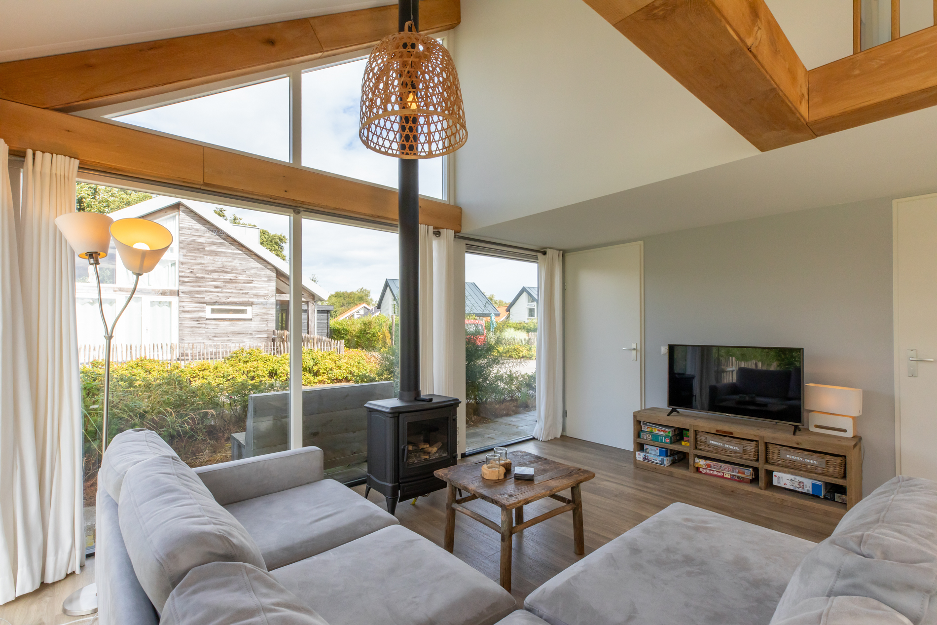 zonnedorp-kavel-10-renesse-villa-near-the-beach-with-spacious-garden