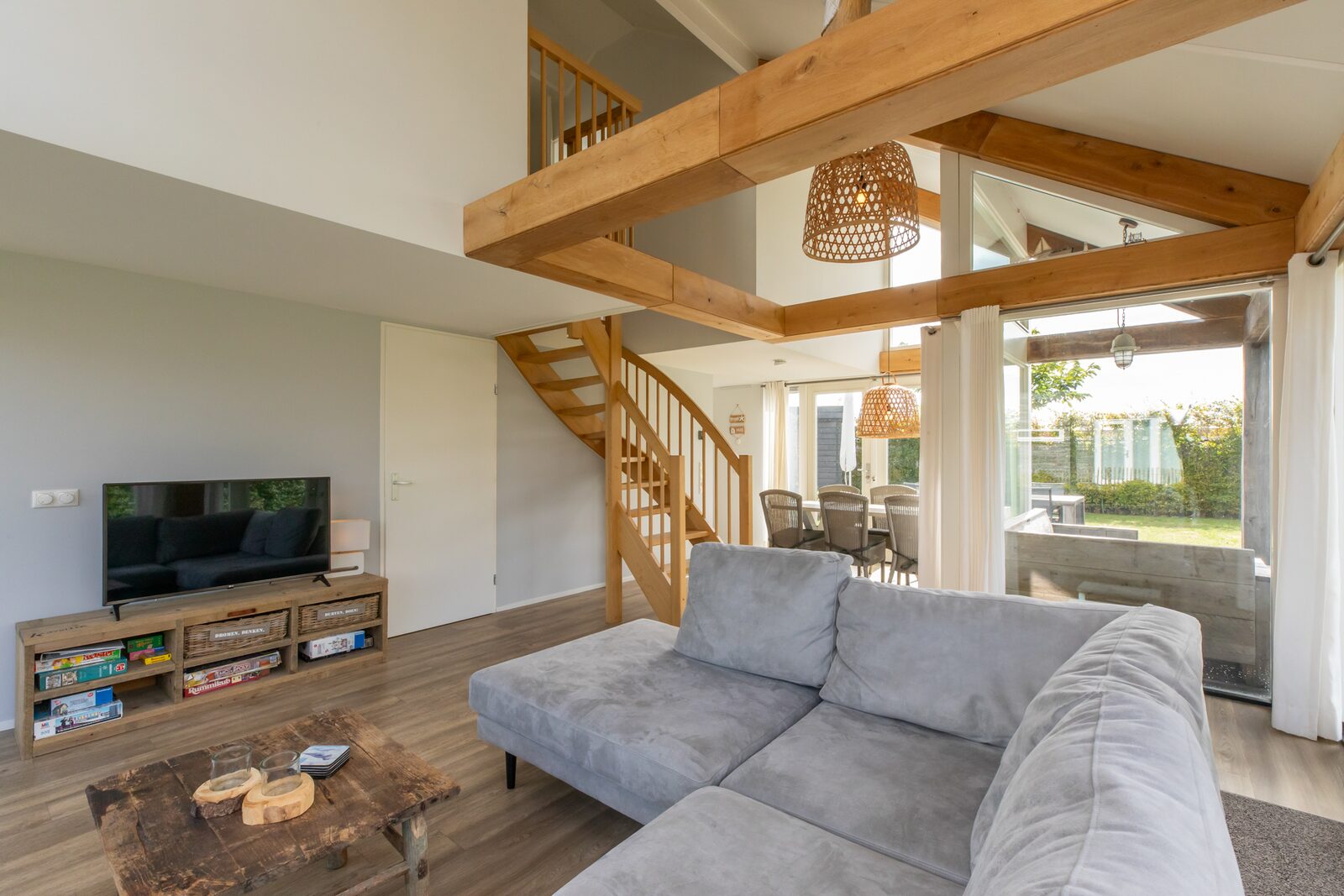 Zonnedorp Kavel 10 Renesse | Villa near the Beach & with Spacious Garden