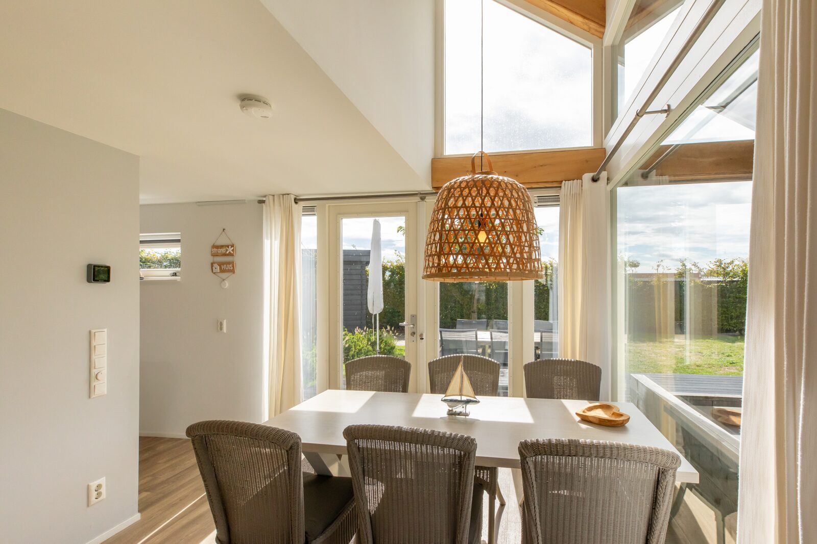 Zonnedorp Kavel 10 Renesse | Villa near the Beach & with Spacious Garden