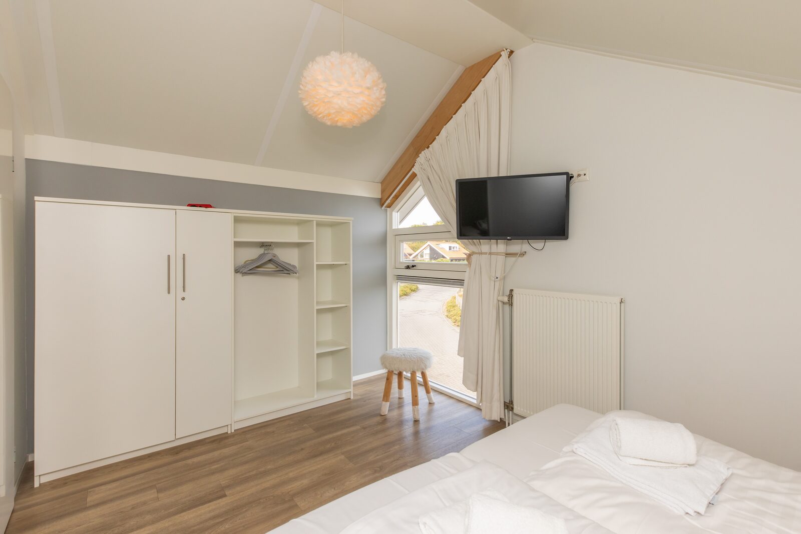 Zonnedorp Kavel 10 Renesse | Villa near the Beach & with Spacious Garden