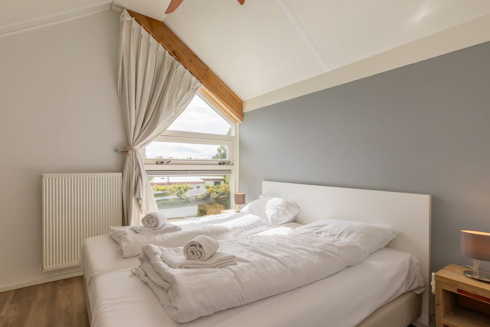 Zonnedorp Kavel 10 Renesse | Villa near the Beach & with Spacious Garden