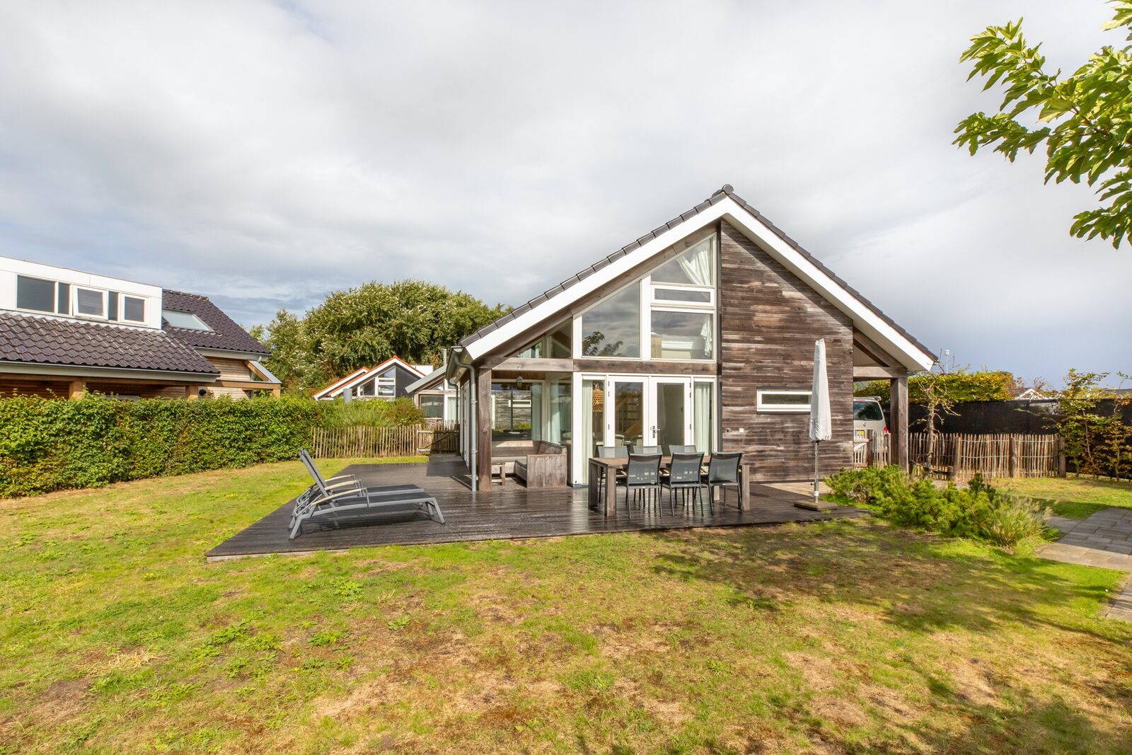 Zonnedorp Kavel 10 Renesse | Villa near the Beach & with Spacious Garden