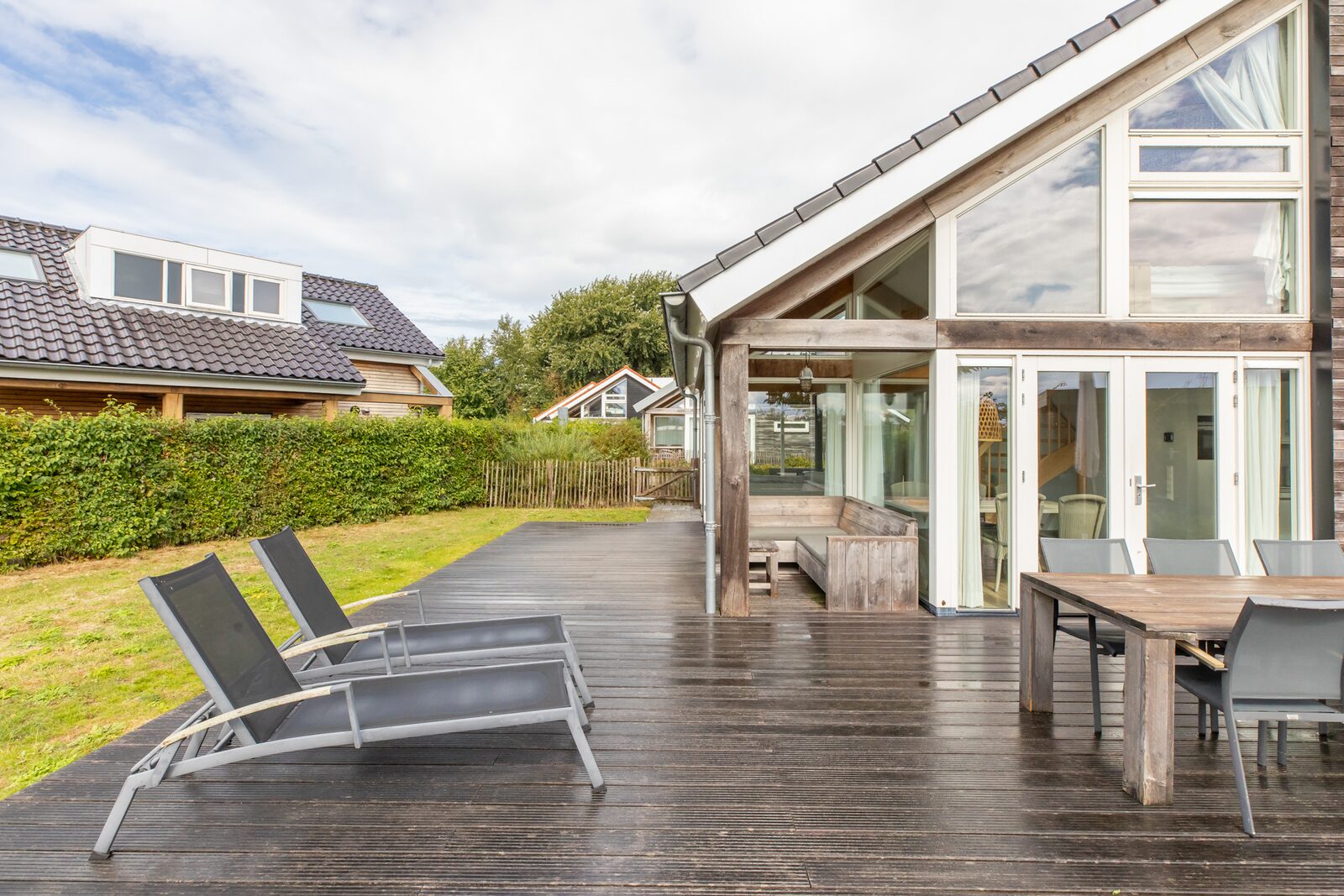 Zonnedorp Kavel 10 Renesse | Villa near the Beach & with Spacious Garden