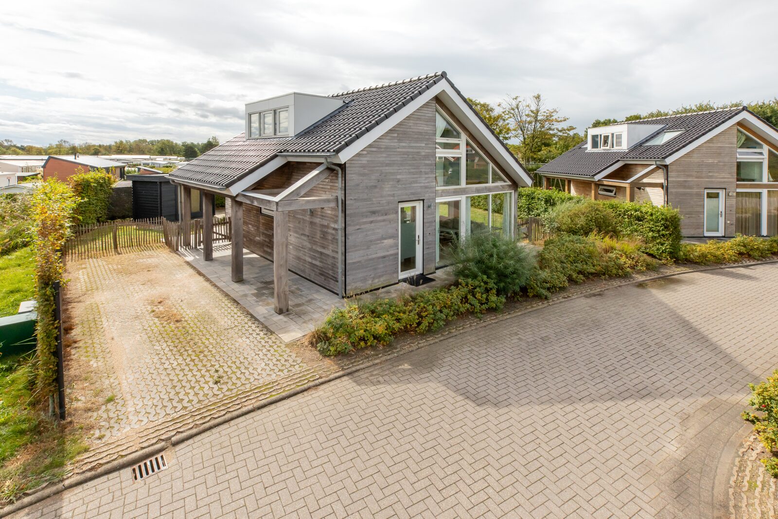 Zonnedorp Kavel 10 Renesse | Villa near the Beach & with Spacious Garden