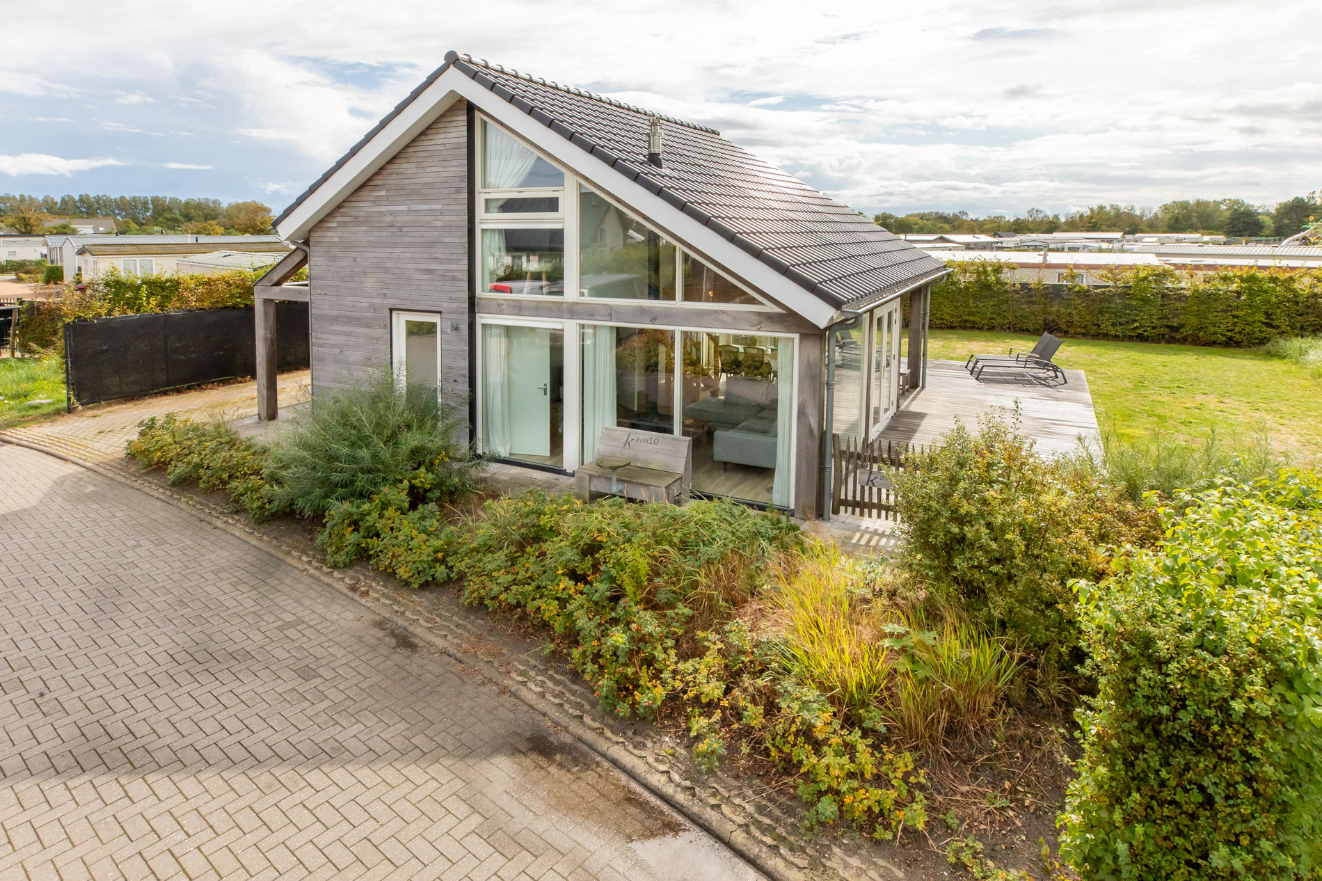 zonnedorp-kavel-10-renesse-villa-near-the-beach-with-spacious-garden