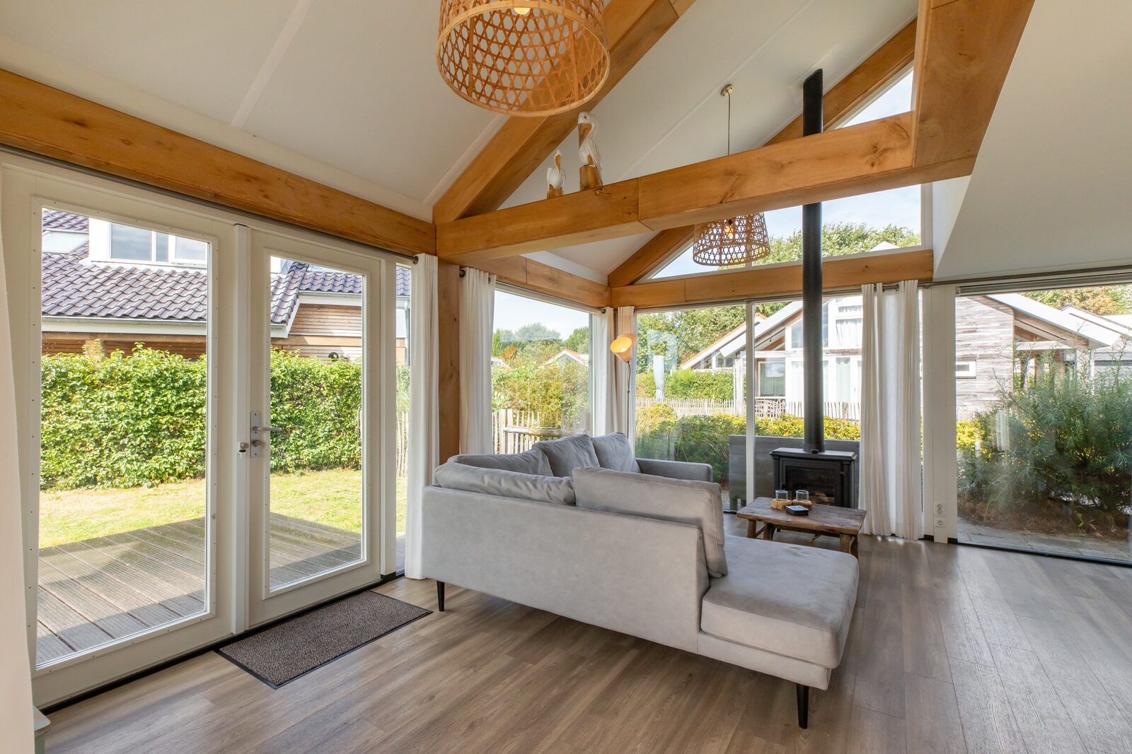 Zonnedorp Kavel 10 Renesse | Villa near the Beach & with Spacious Garden