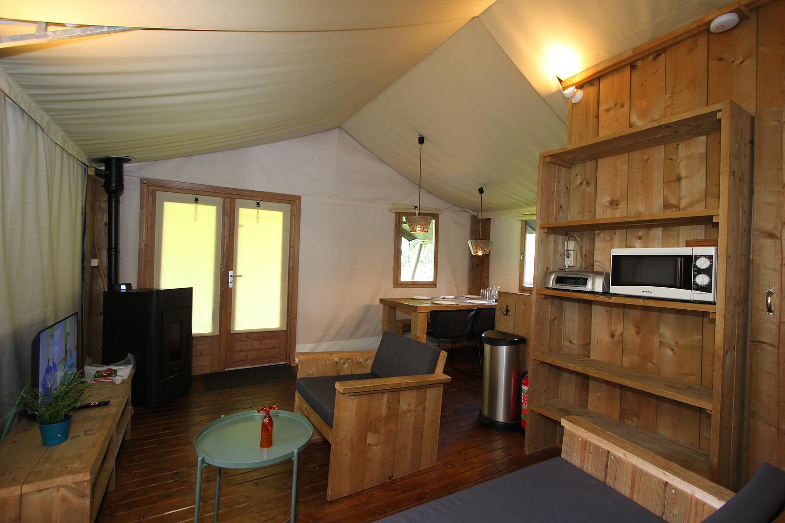 Four Season Lodge 6