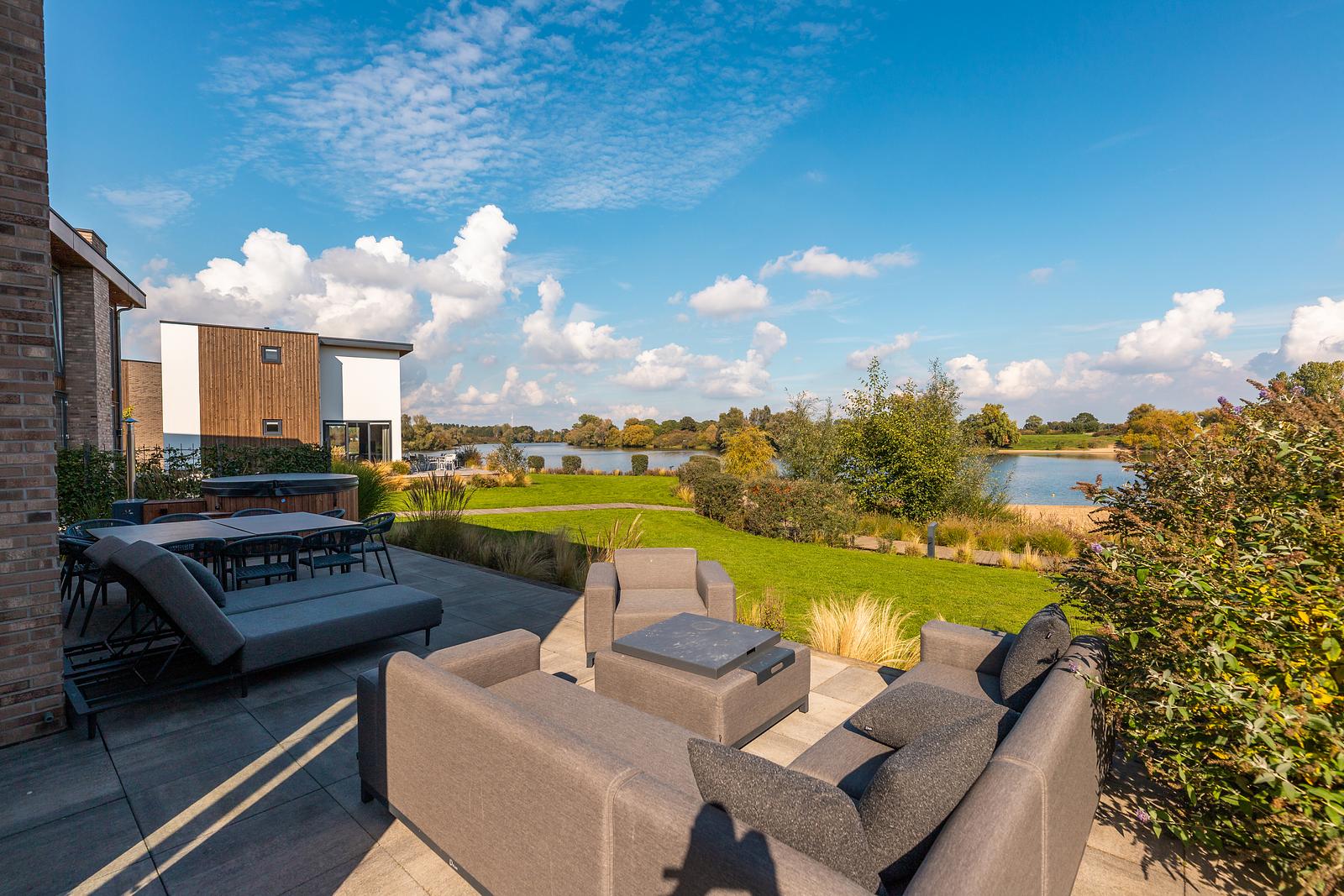 Maas Villa Wasserseite mit Wellness | 10 Personen