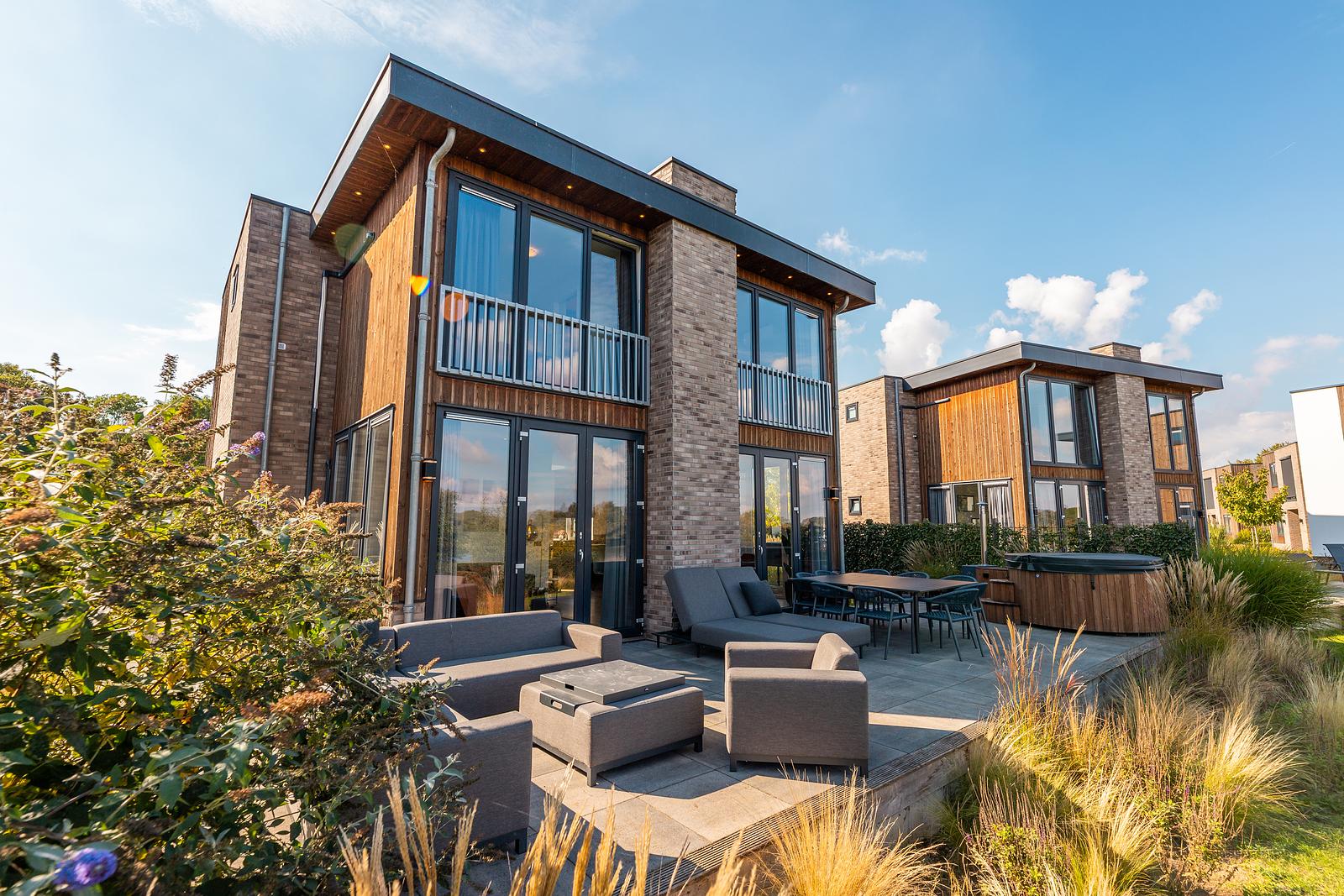 Maas Villa Wasserseite mit Wellness | 10 Personen
