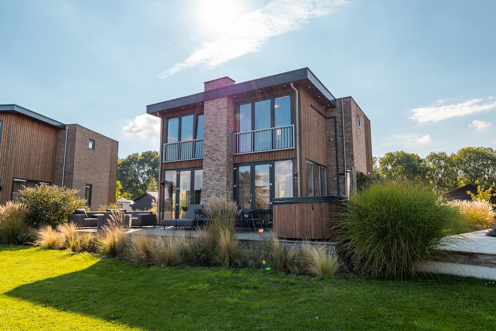 Maas Villa Wasserseite mit Wellness | 10 Personen