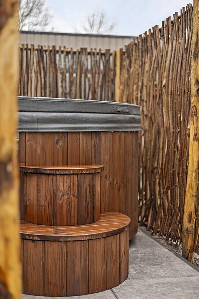 bosvlucht-6-personen-wellness-hottub