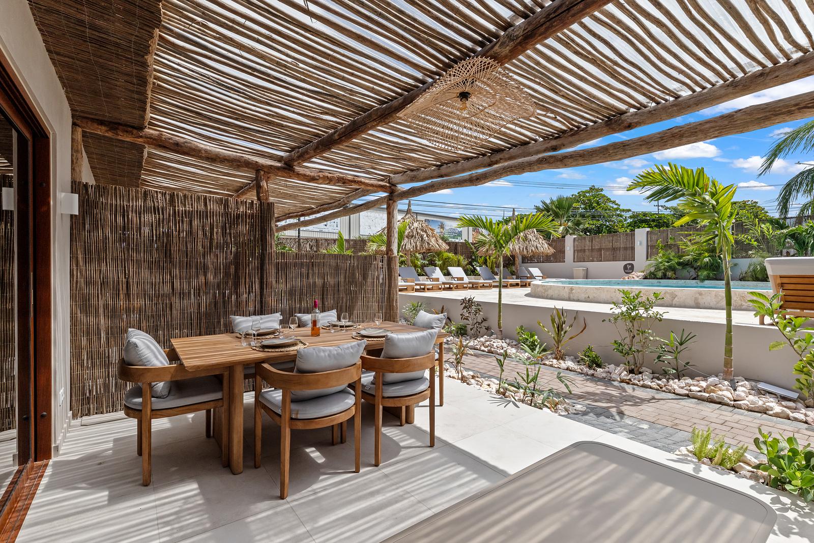 The Boho Oasis Resort (met terras en zwembadzicht)