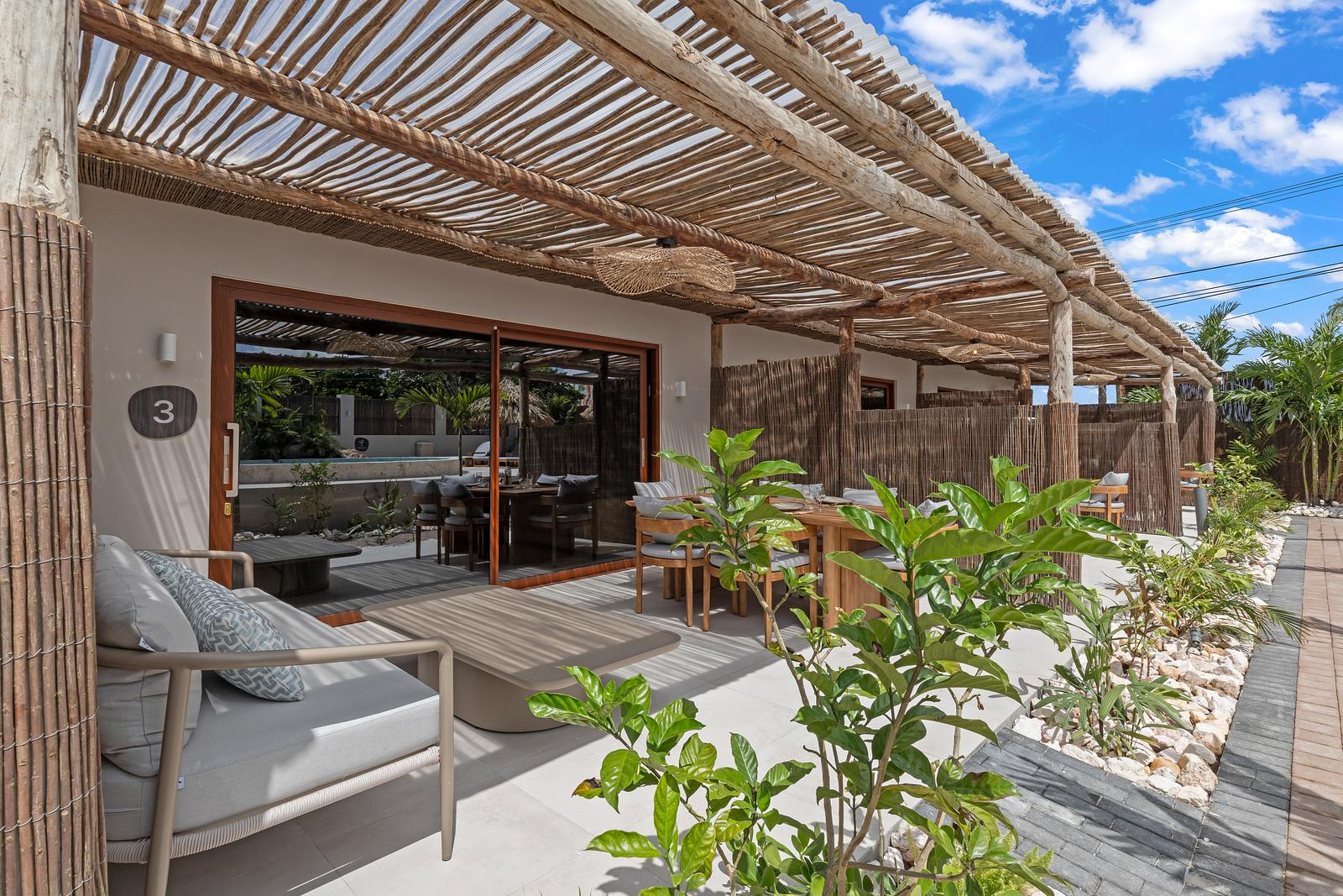The Boho Oasis Resort (met terras en zwembadzicht)