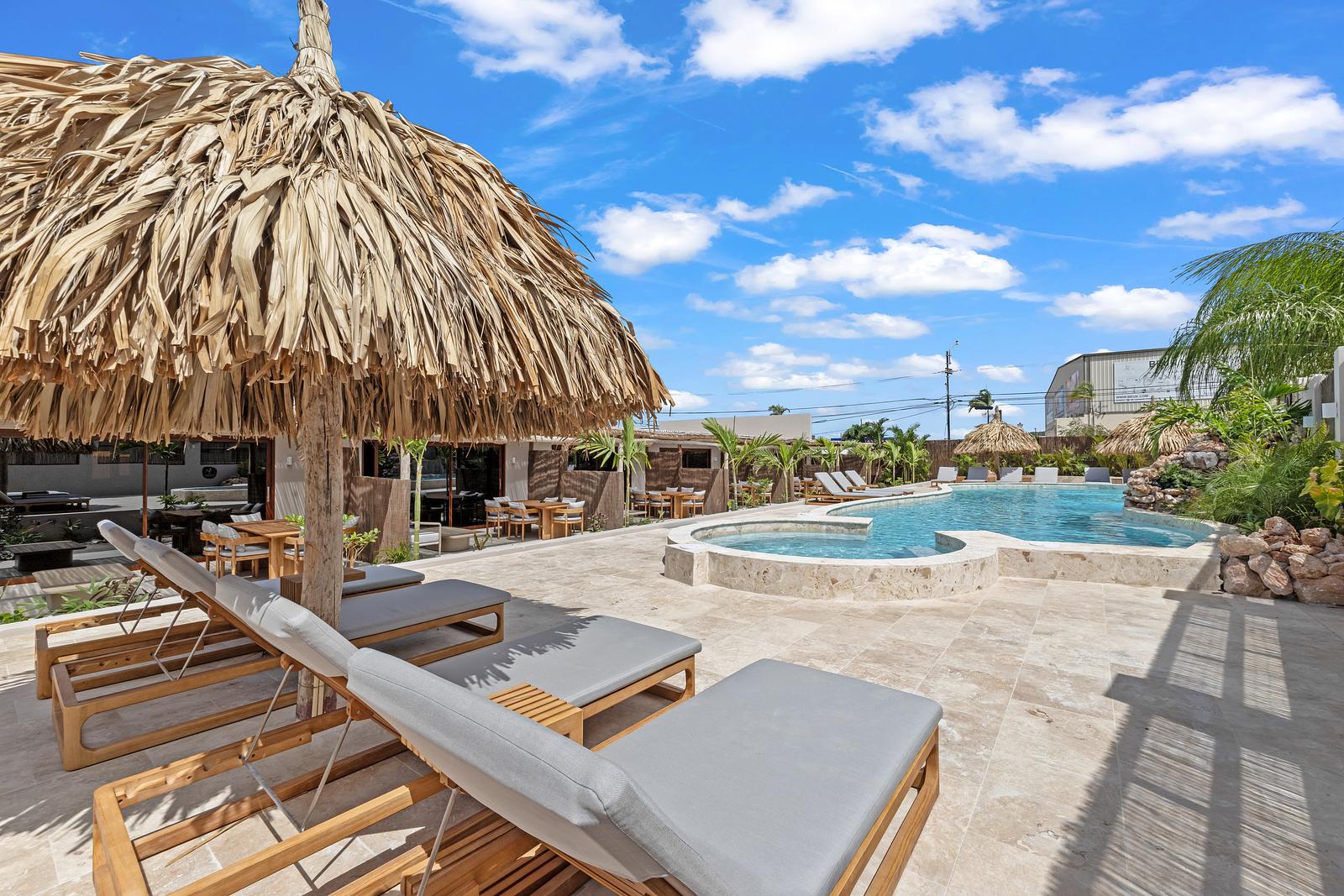 The Boho Oasis Resort (met terras en zwembadzicht)
