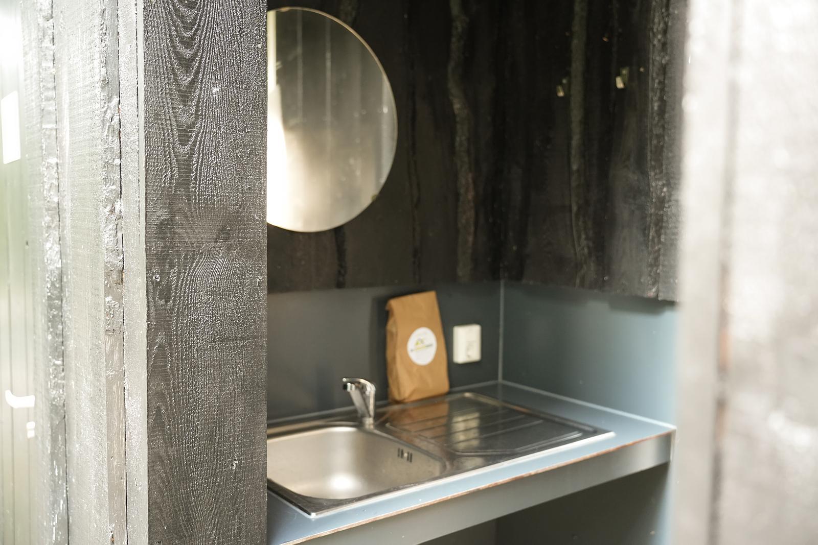 Comfortplaats met privé hottub en privé sanitair naast de plaats