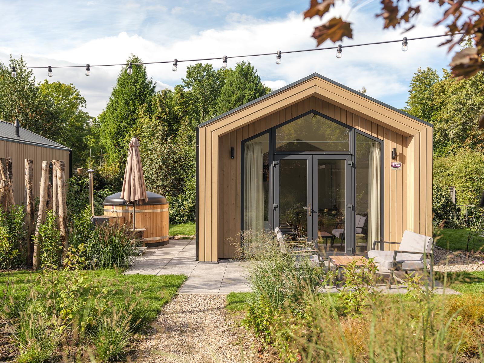 Tiny Lodge mit Hottub | 2 + 2 Personen