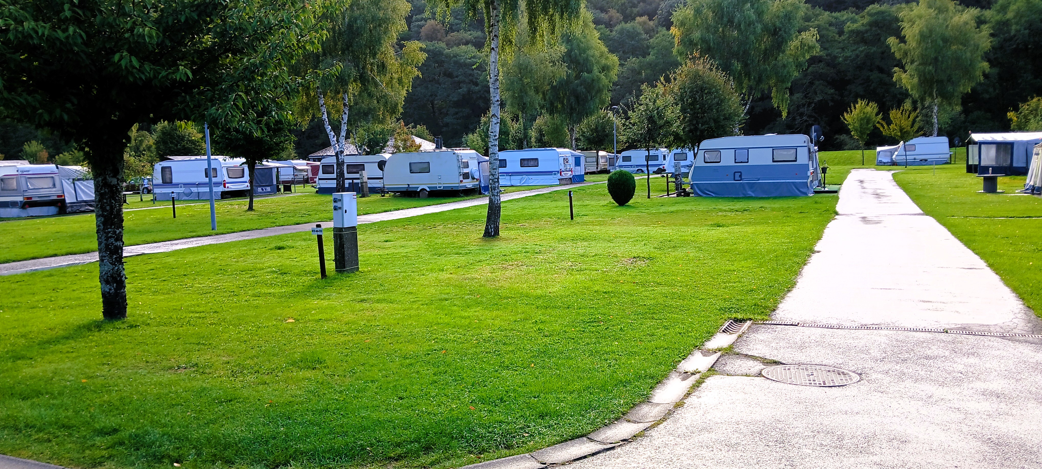 Posto auto con collegamento elettrico