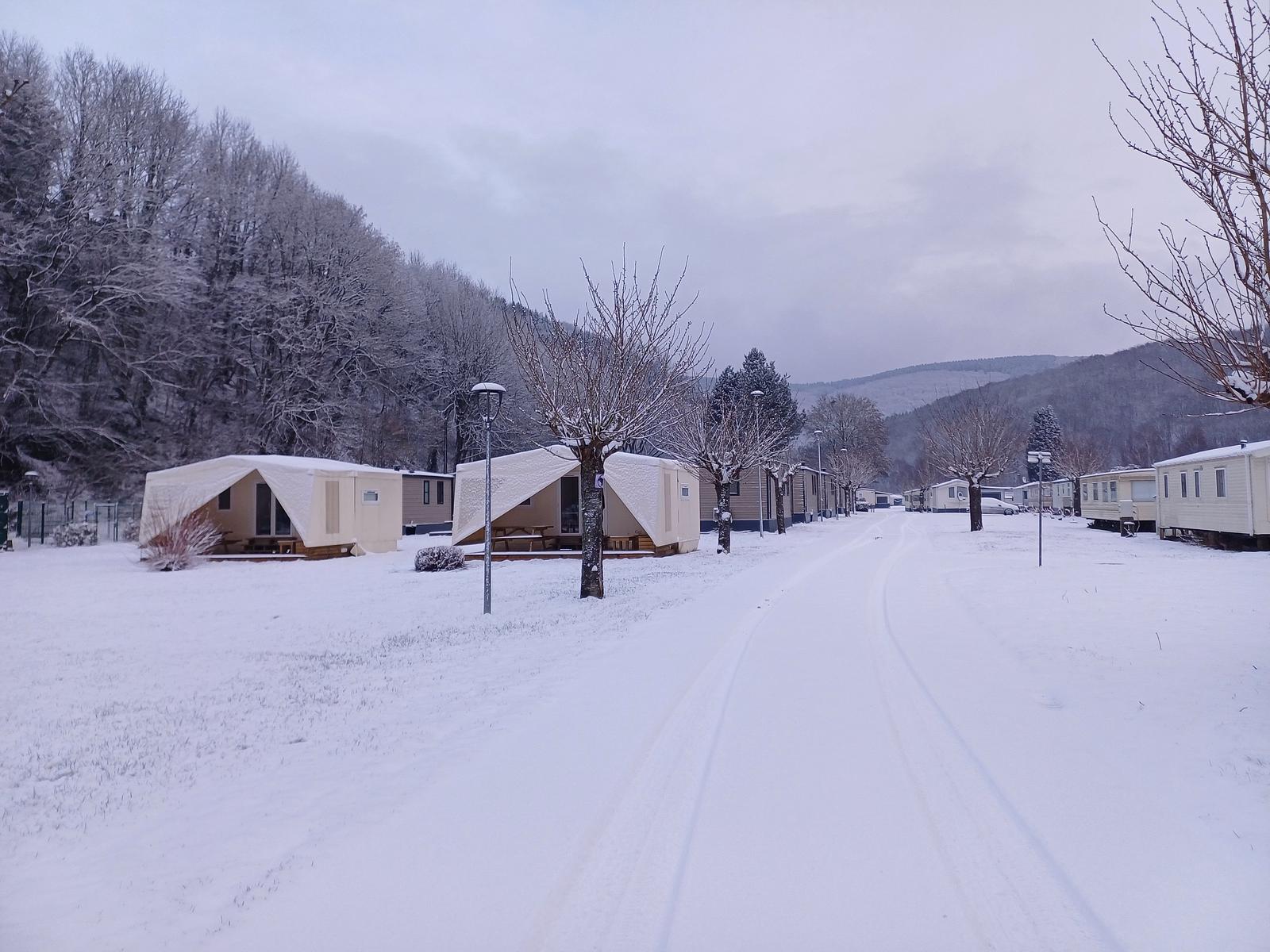 Aire de camping-car (UNIQUEMENT CAMPING-CAR !!)