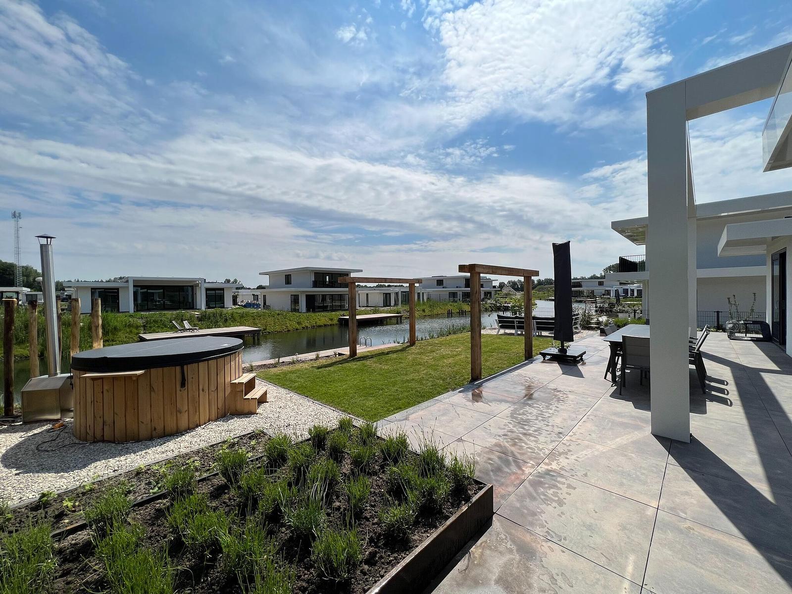 Bloem Nr. 591 | 8 Pers. Hottub