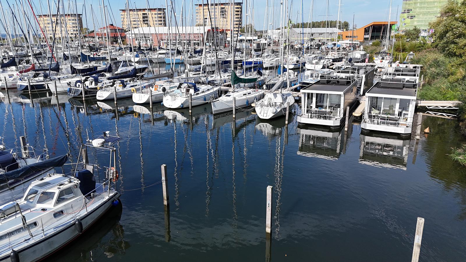 Havenlodge with roof terrace and balcony (4-6 pers) Almere
