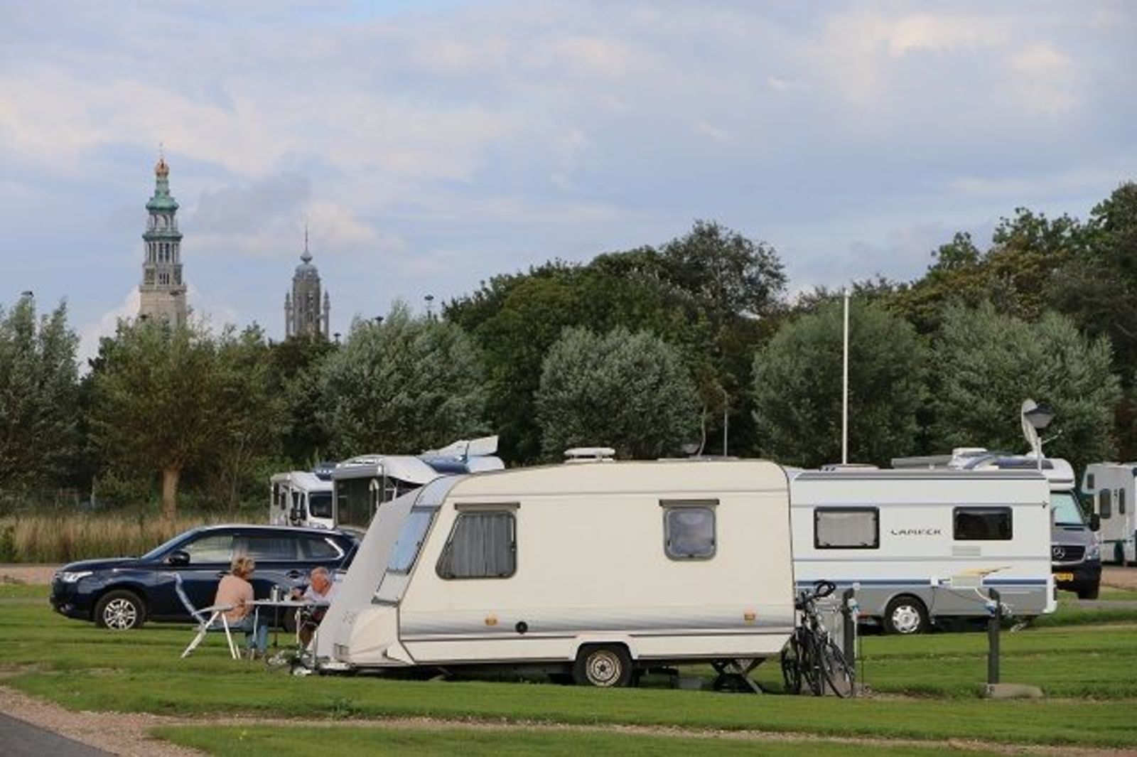 Camping stellplatz Komfort für Wohnwagen / Wohnmobil / Zelt