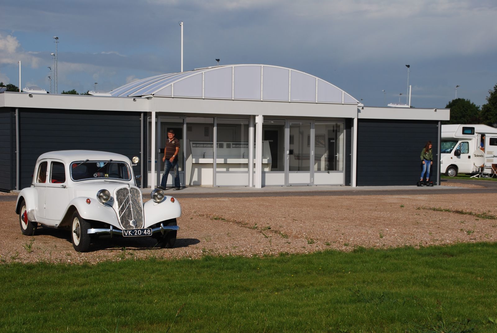 Camping stellplatz Komfort für Wohnwagen / Wohnmobil / Zelt