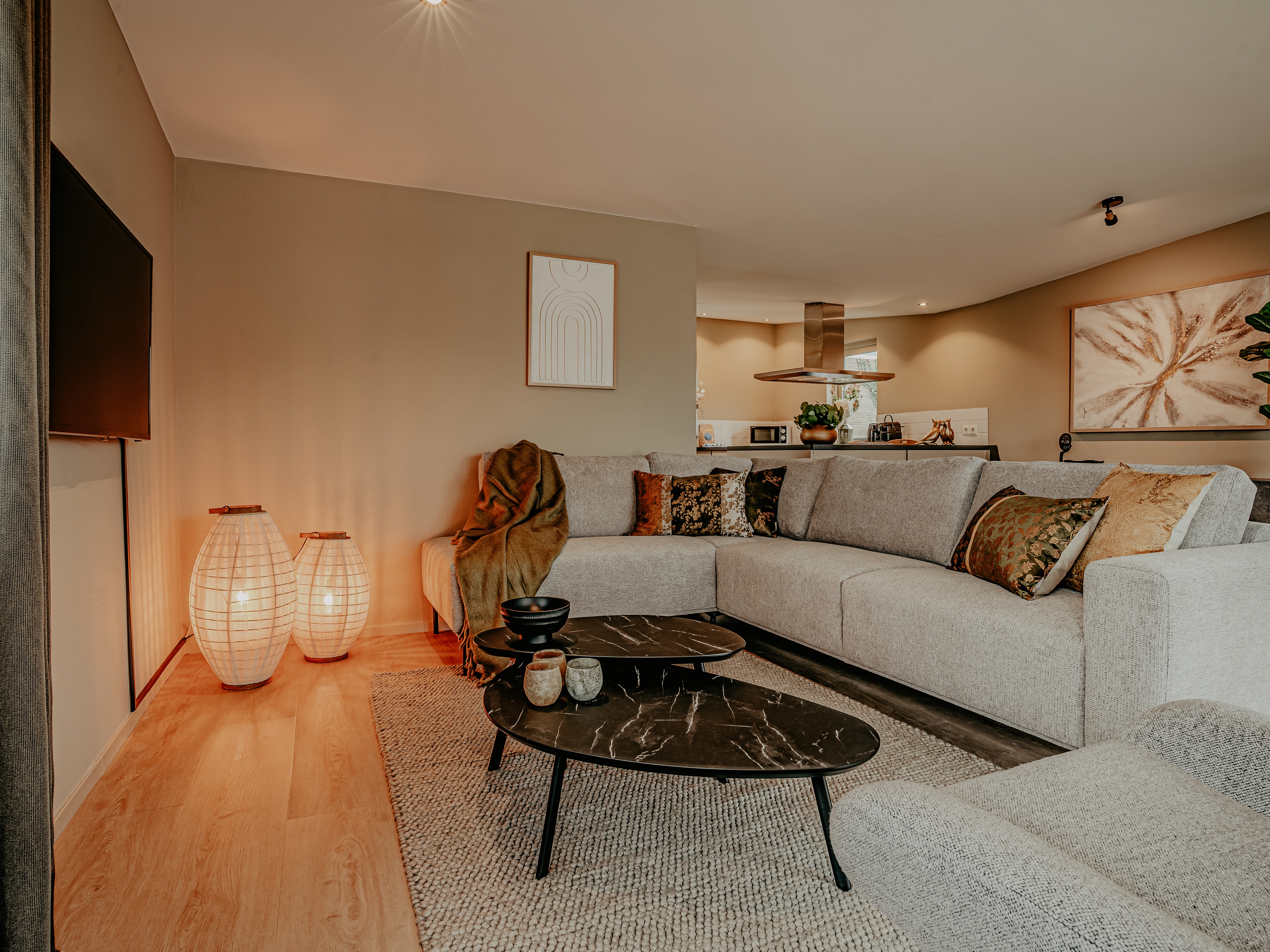 Mieten Sie ein luxuriöses Hausboot mit 3 Schlafzimmern in Uitgeest in der Nähe von Amsterdam