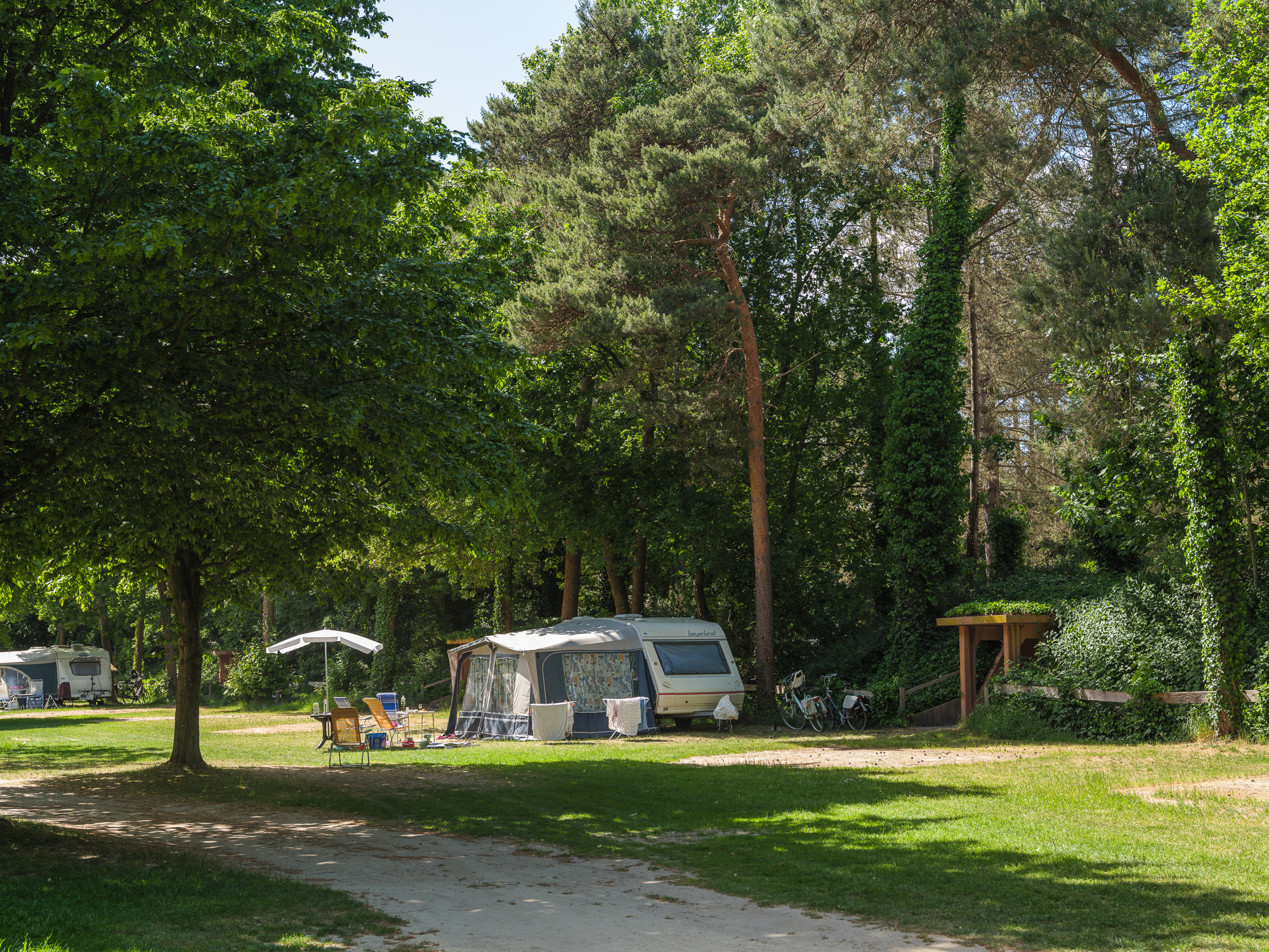 Komfortstellplatz mit privatem Sanitärbereich