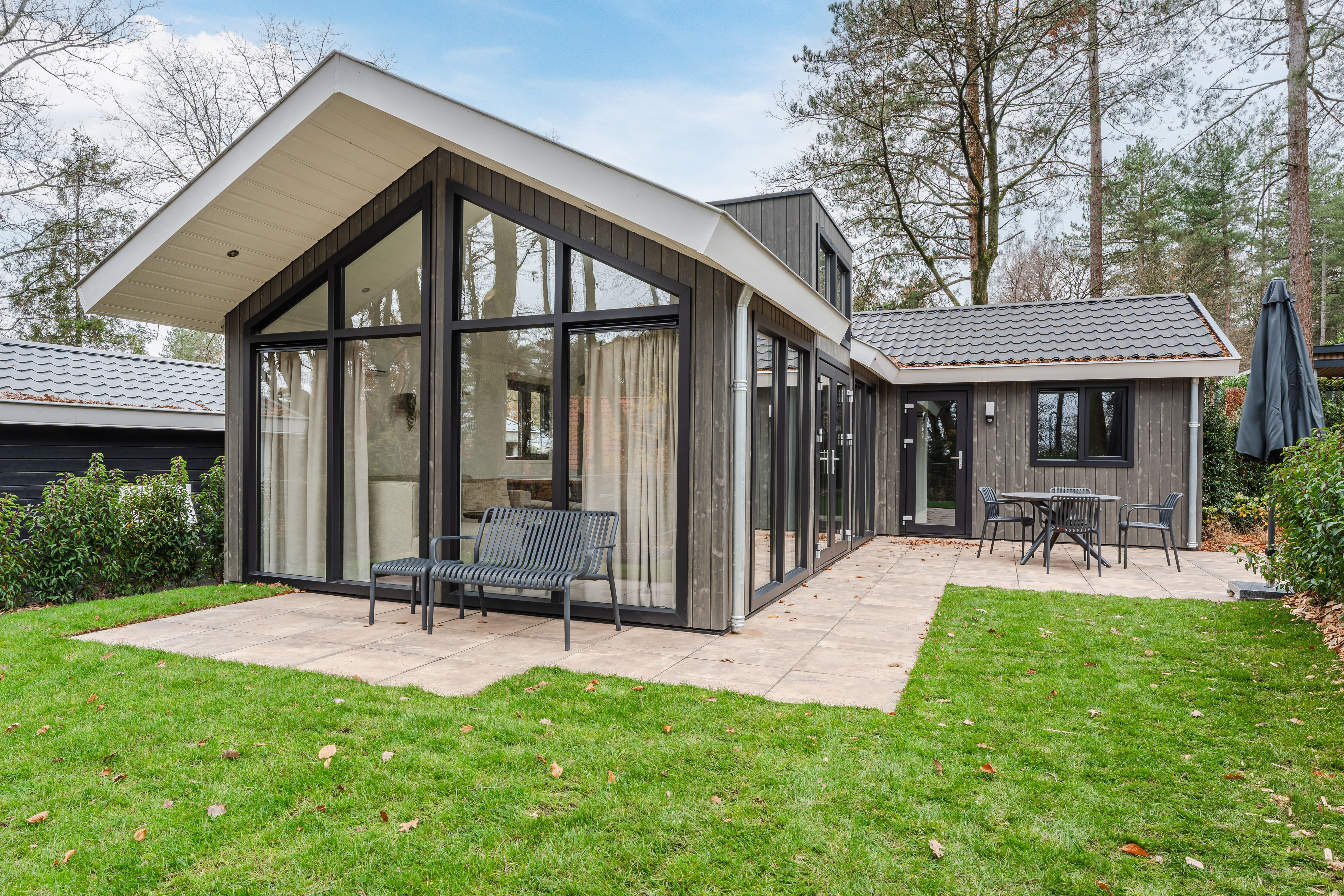 Einzigartige 10-Personen Wellness Lodge auf De Thijmse Berg mit Gästehaus, beheiztem Privatpool, Sauna, Eisbad und luxuriösen Annehmlichkeiten.