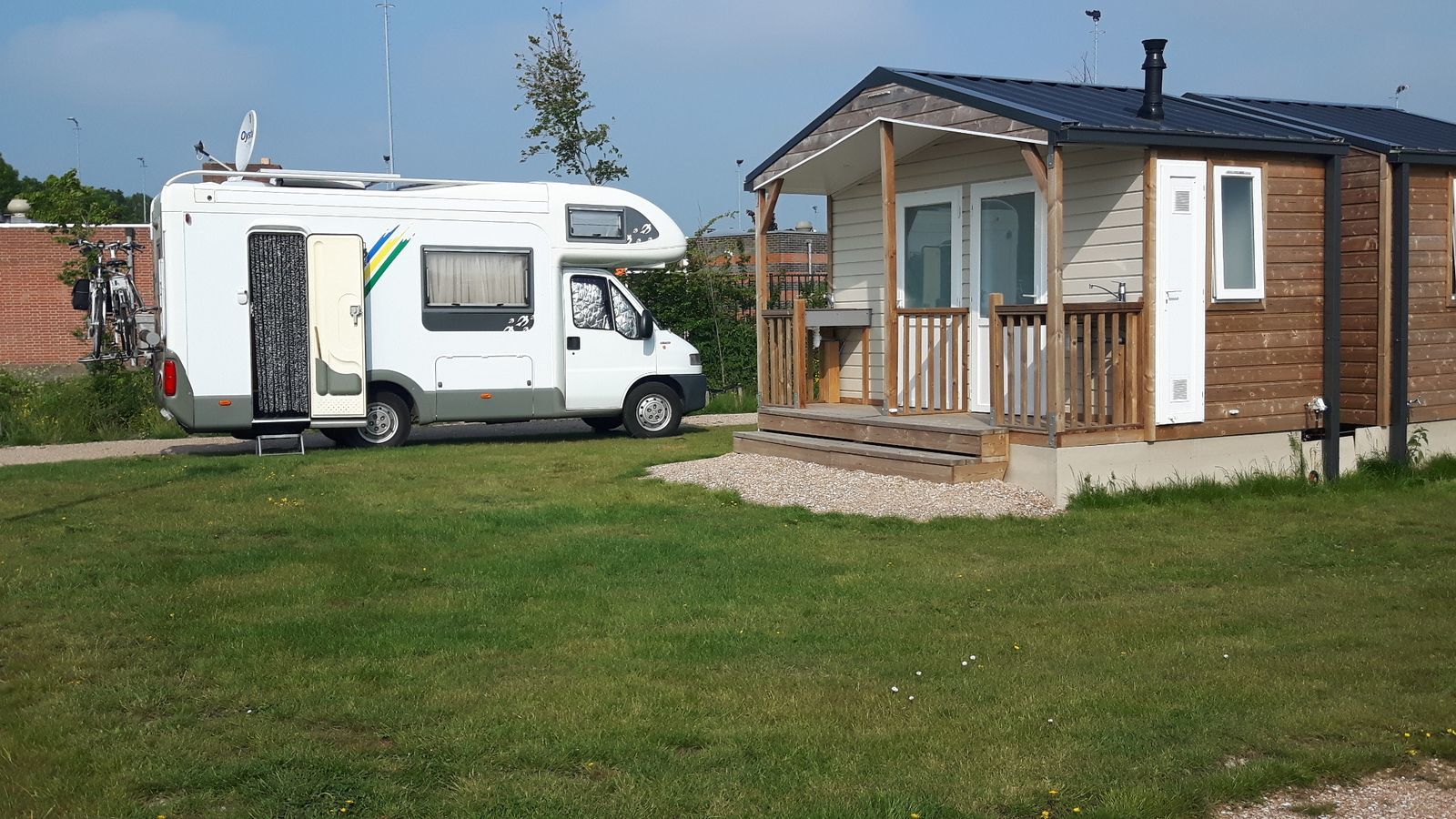 Stellplatz Comfort Plus für Wohnwagen / Wohnmobil / Zelt