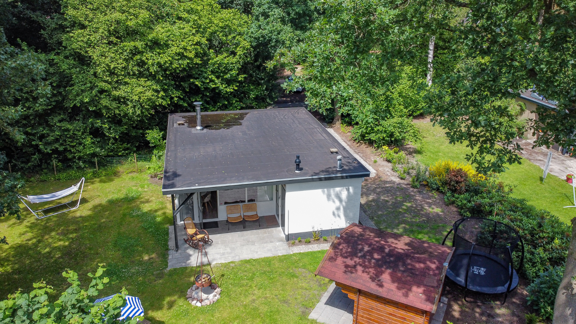 Gemütlicher Ferienbungalow für 4 Personen mit eingezäuntem Garten, Pelletofen, haustierfreundlich, nahe Seen und Nationalpark Drentsche Aa.