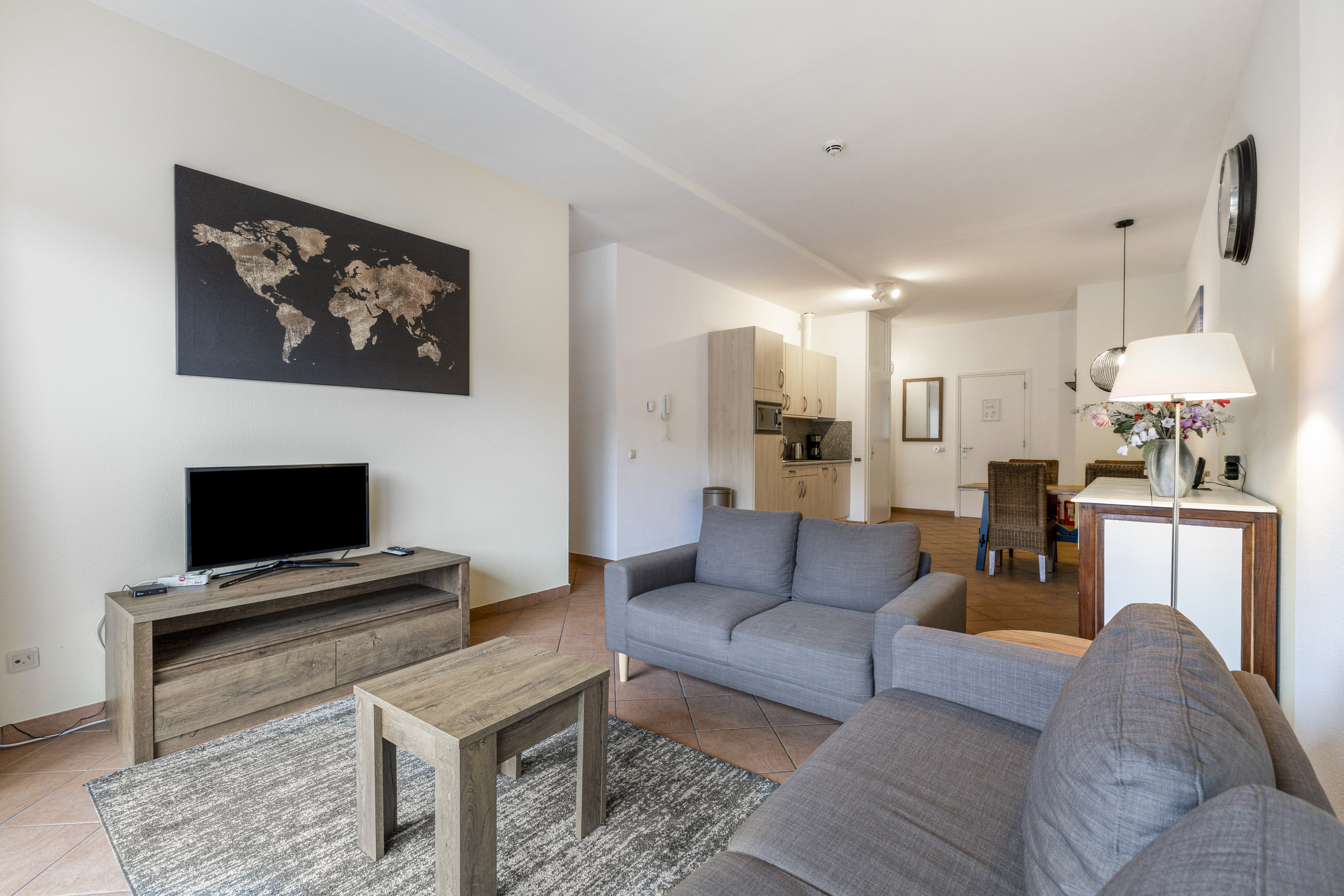 Entdecken Sie Apartment Wijde Blick 1.11 in Callantsoog für 4 Personen. In der Nähe von Strand und Zentrum, mit zwei Schlafzimmern, Bad, Küche, Wohnzimmer und Balkon. Genießen Sie Wandern, Radfahr..