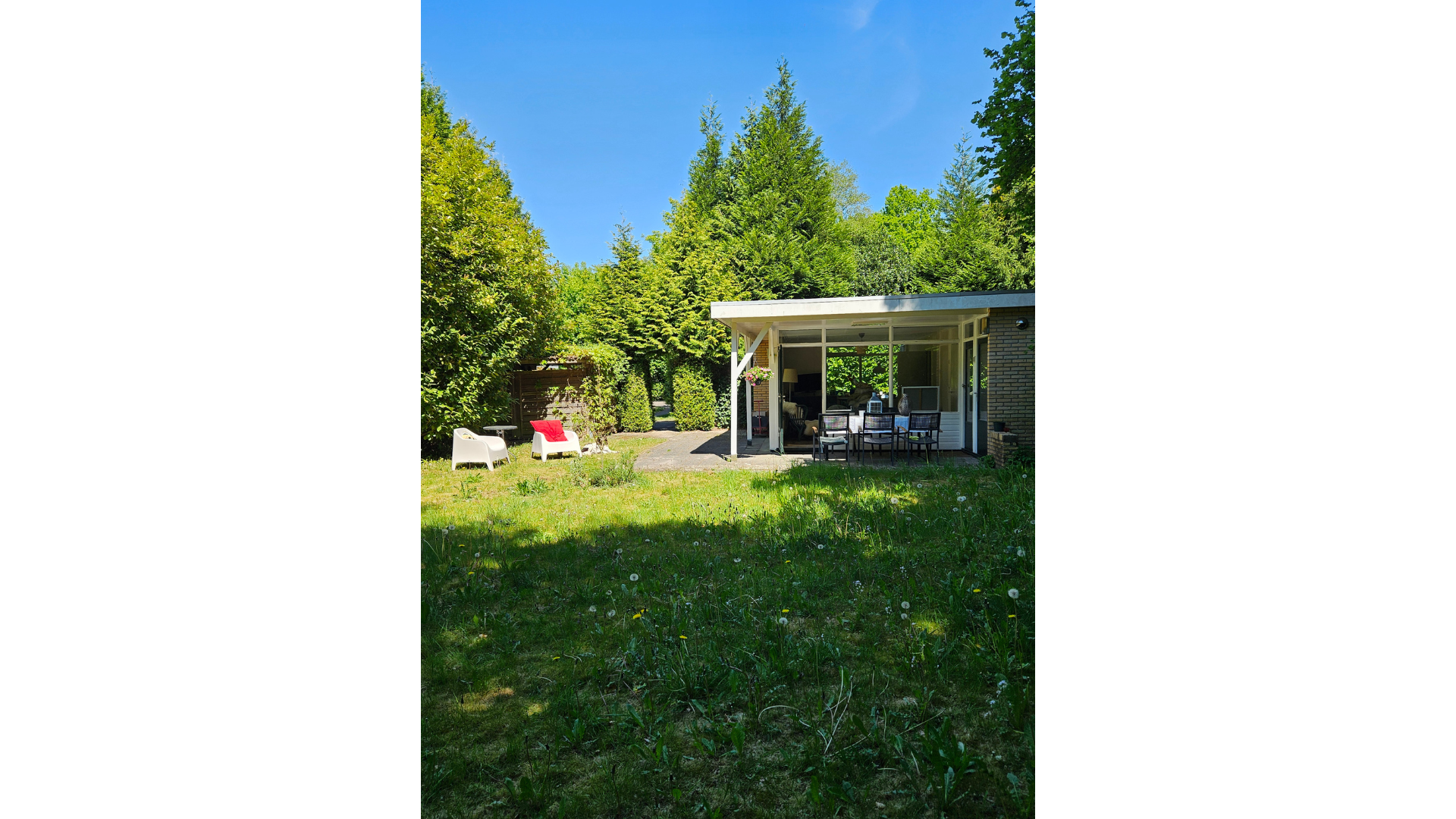 Ruhige Lage mit abgeschlossenem Garten und viel Privatsphäre, Haustiere willkommen.