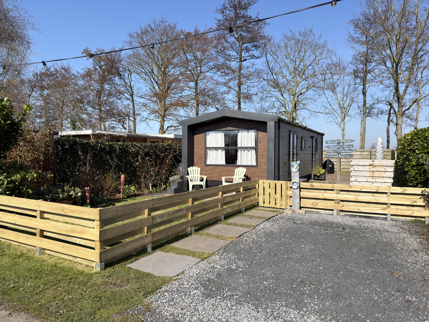 Prachtig nieuw chalet met privé parkeerplaats aan de rand van het park.