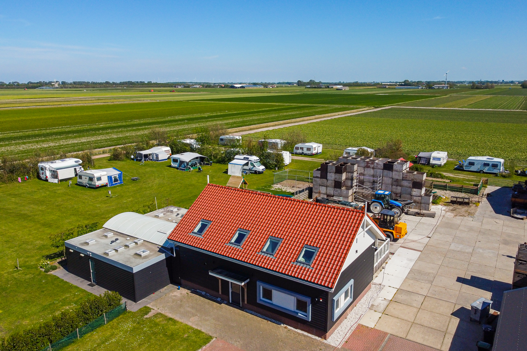 Kleines Guesthouse in ’t Zand mit komfortablen Privatzimmern und gemeinschaftlichen Einrichtungen. Ruhige Lage nahe Strand, Dünen und Naturgebieten.
