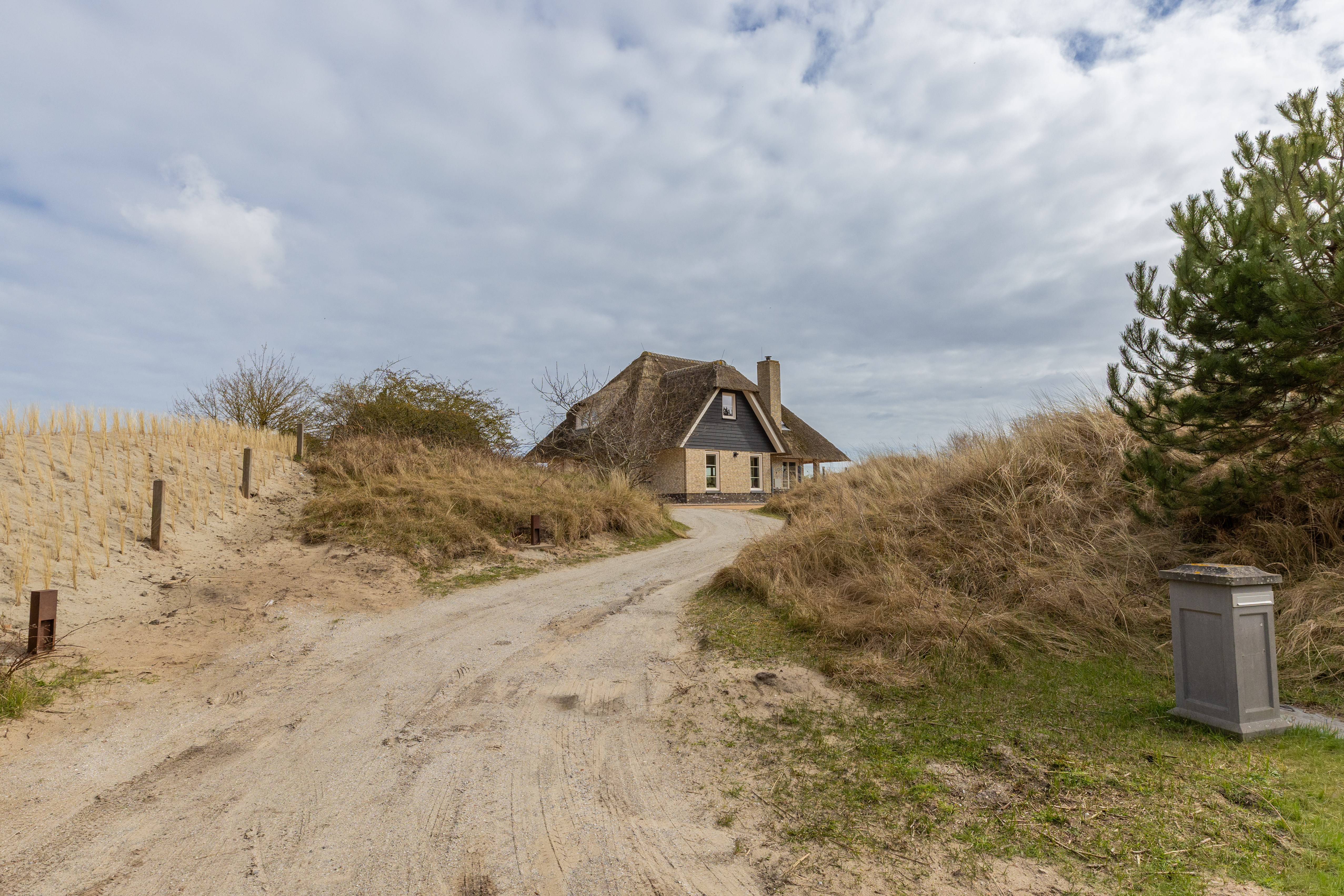 Großzügiges Ferienhaus für 12 Personen mit 6 Schlafzimmern in Buren, Friesland. Mit Sauna, Whirlpool und Jacuzzi. In der Nähe eines Strandes gelegen.