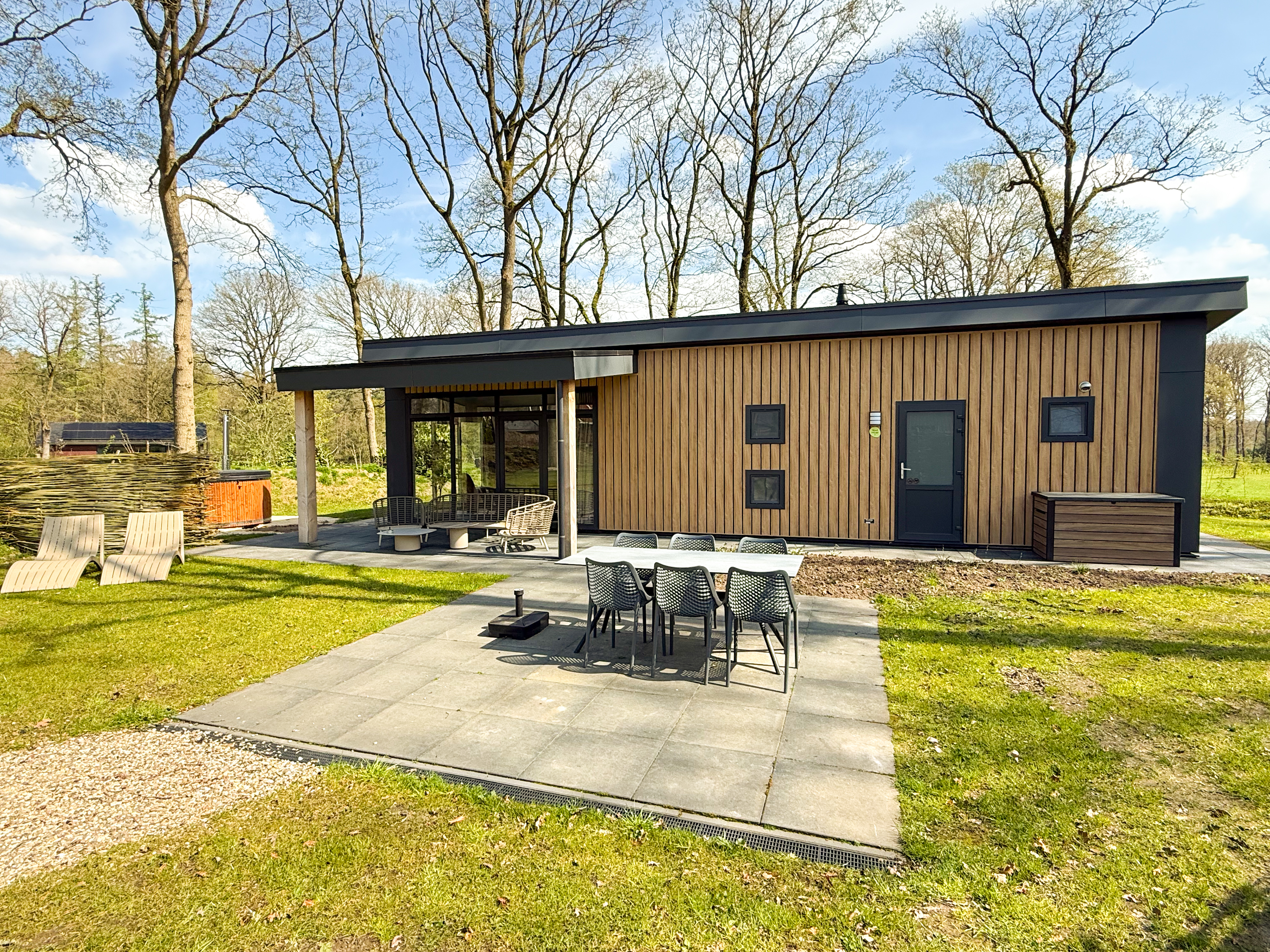 Cottage en bois + bain à remous