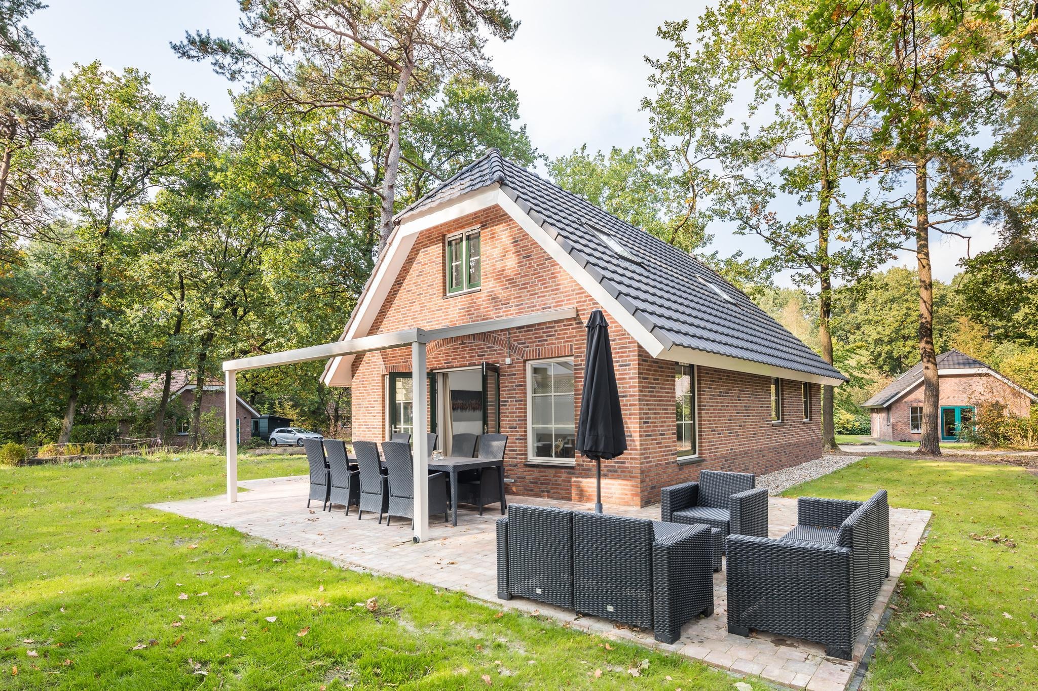 Freistehender Bungalow für 6 Personen in Drenthe mit Sauna, Whirlpool, Sunshower und Hot Tub im Garten.