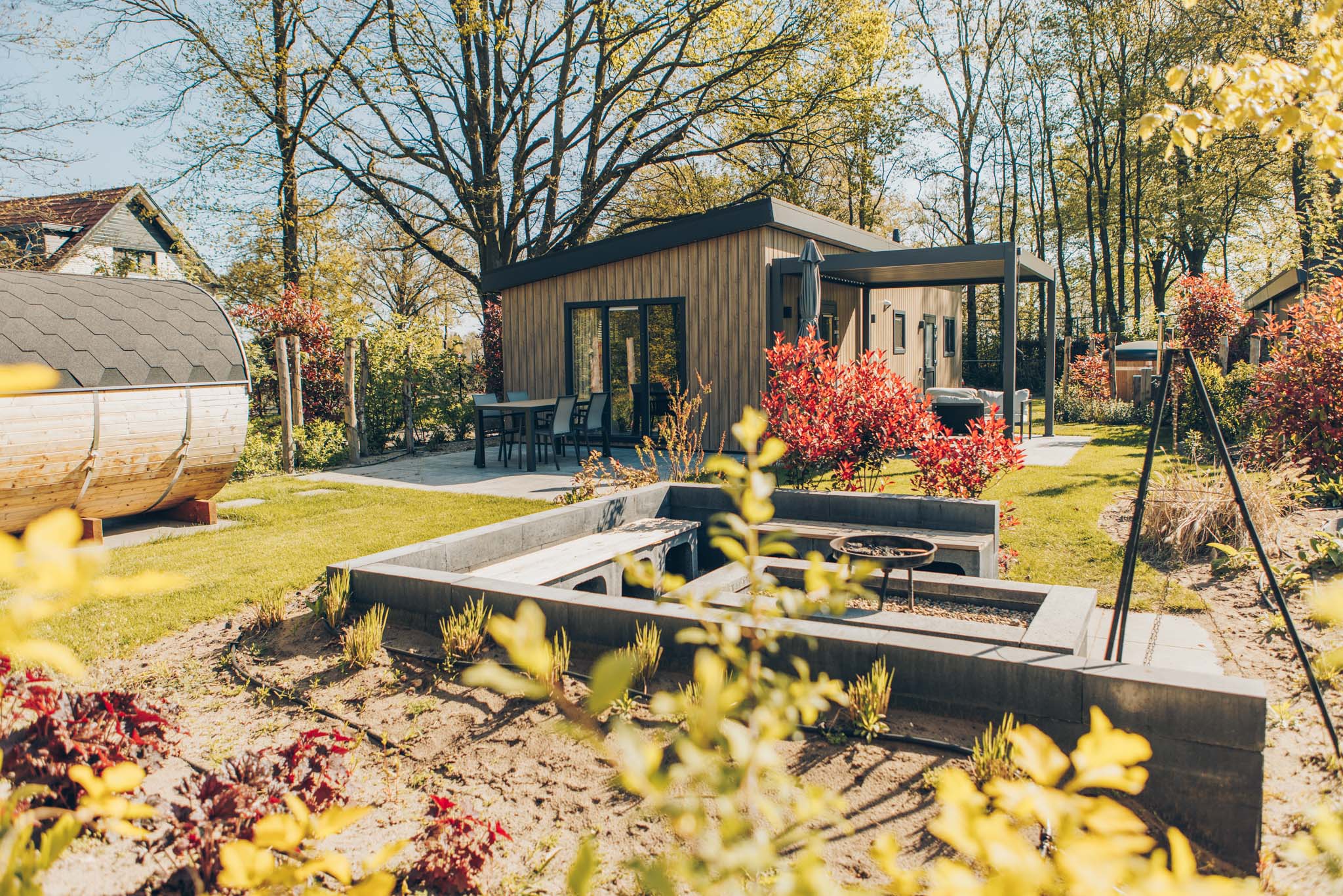 Luxuriöses Ferienhaus für vier Personen inmitten der waldreichen Veluwe. Mit Klimaanlage, stilvoller Pergola, privatem Whirlpool und authentischer finnischer Sauna für höchsten Komfort.