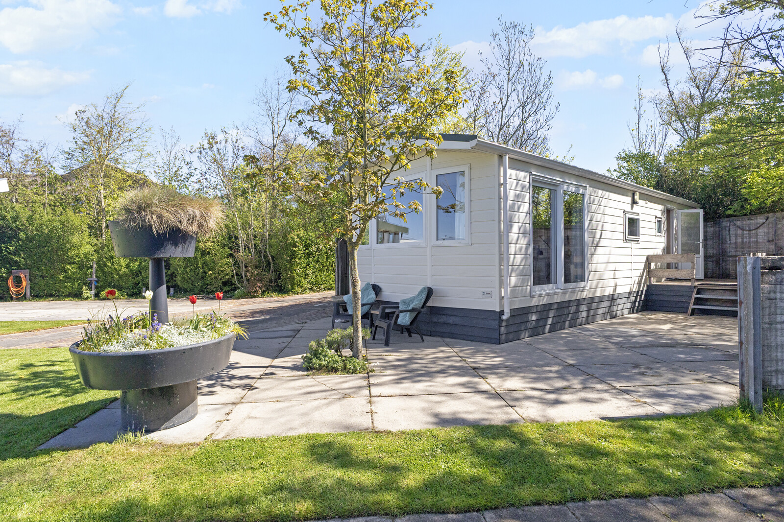Großzügiges 6-Personen-Chalet mit großer Terrasse im ruhigen Oudesluis, nahe Strand, Meer und weiter Polderlandschaft.