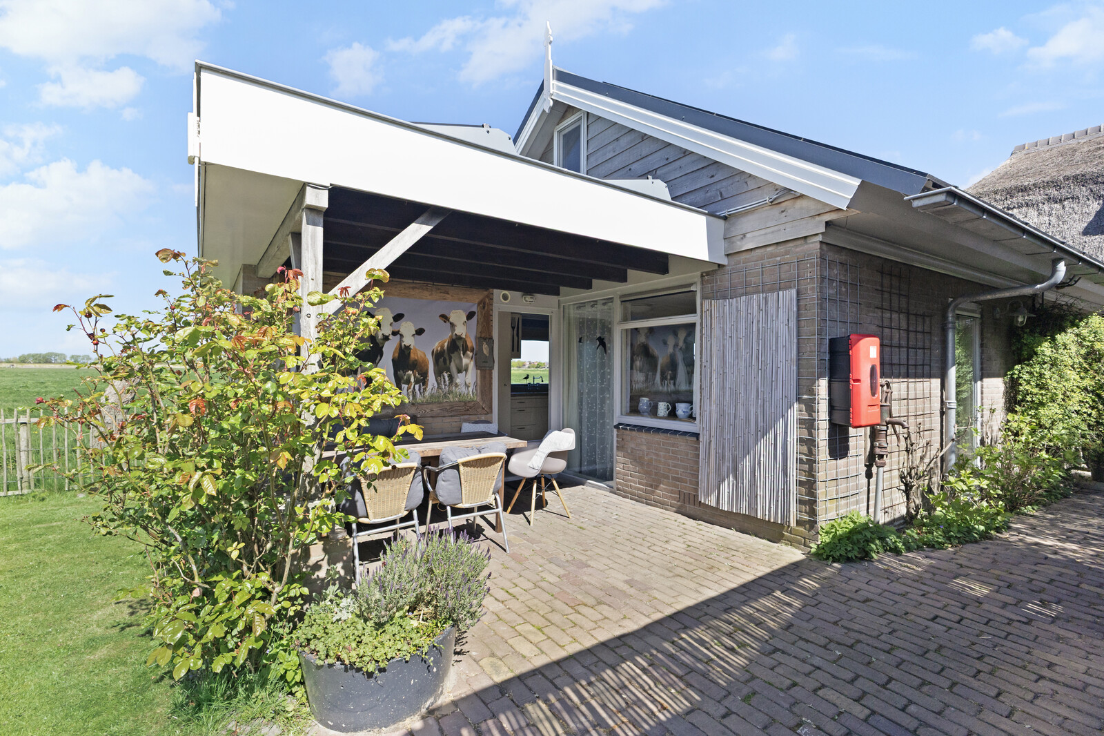 Gemütliche Ferienwohnung für 6 Personen in Oudesluis mit Alkoven, 2 Terrassen am Wasser und freiem Blick nahe der Nordseeküste.