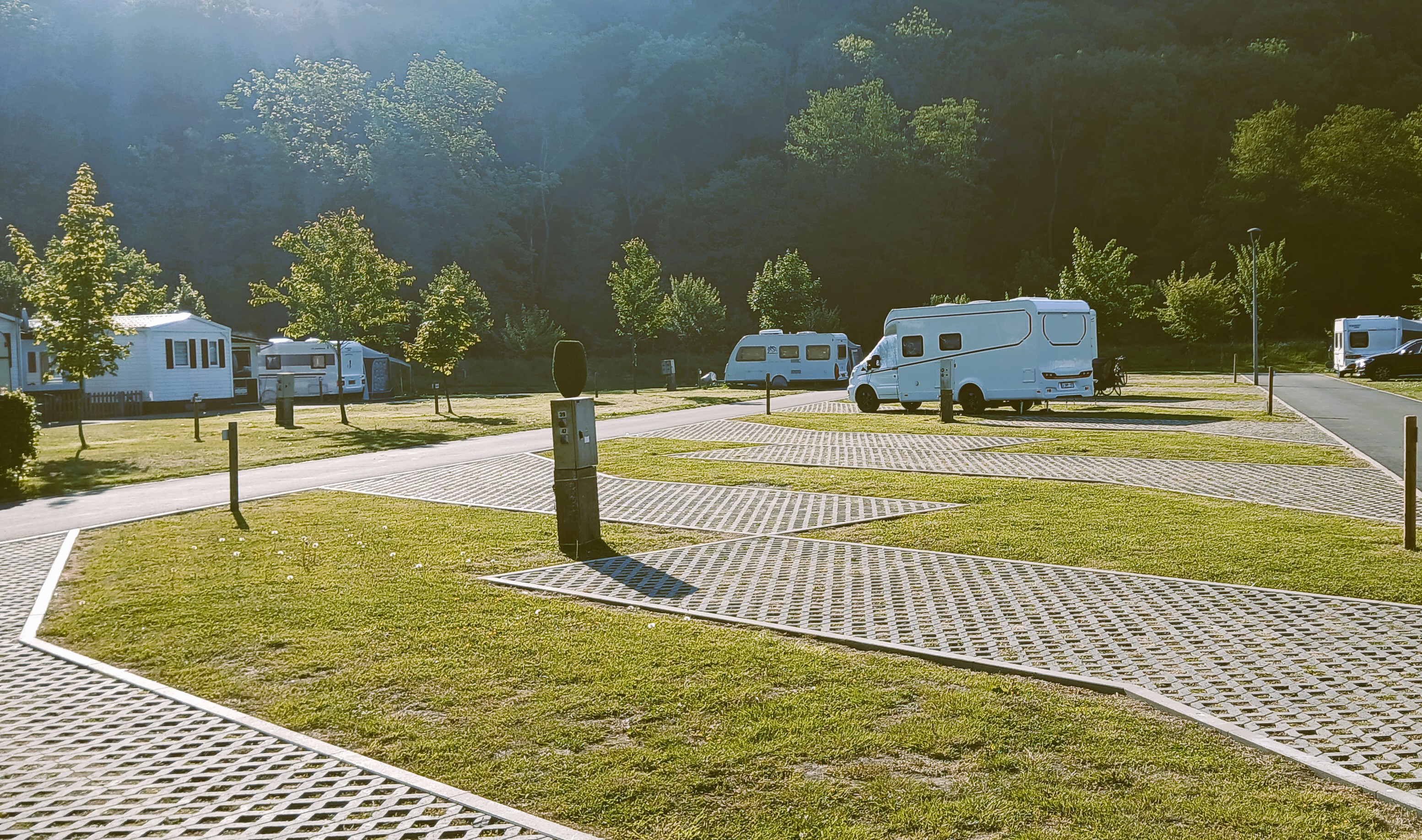 Posti auto pavimentati (SOLO PER AUTOCARAVANES)
