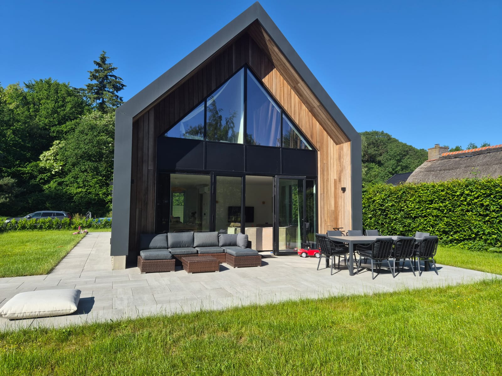 Exklusive Ferienvilla für 8 Personen mit großzügigem Wohnbereich und weitläufigem Garten in der Nähe des Naturschutzgebiets Nije Hemelriek