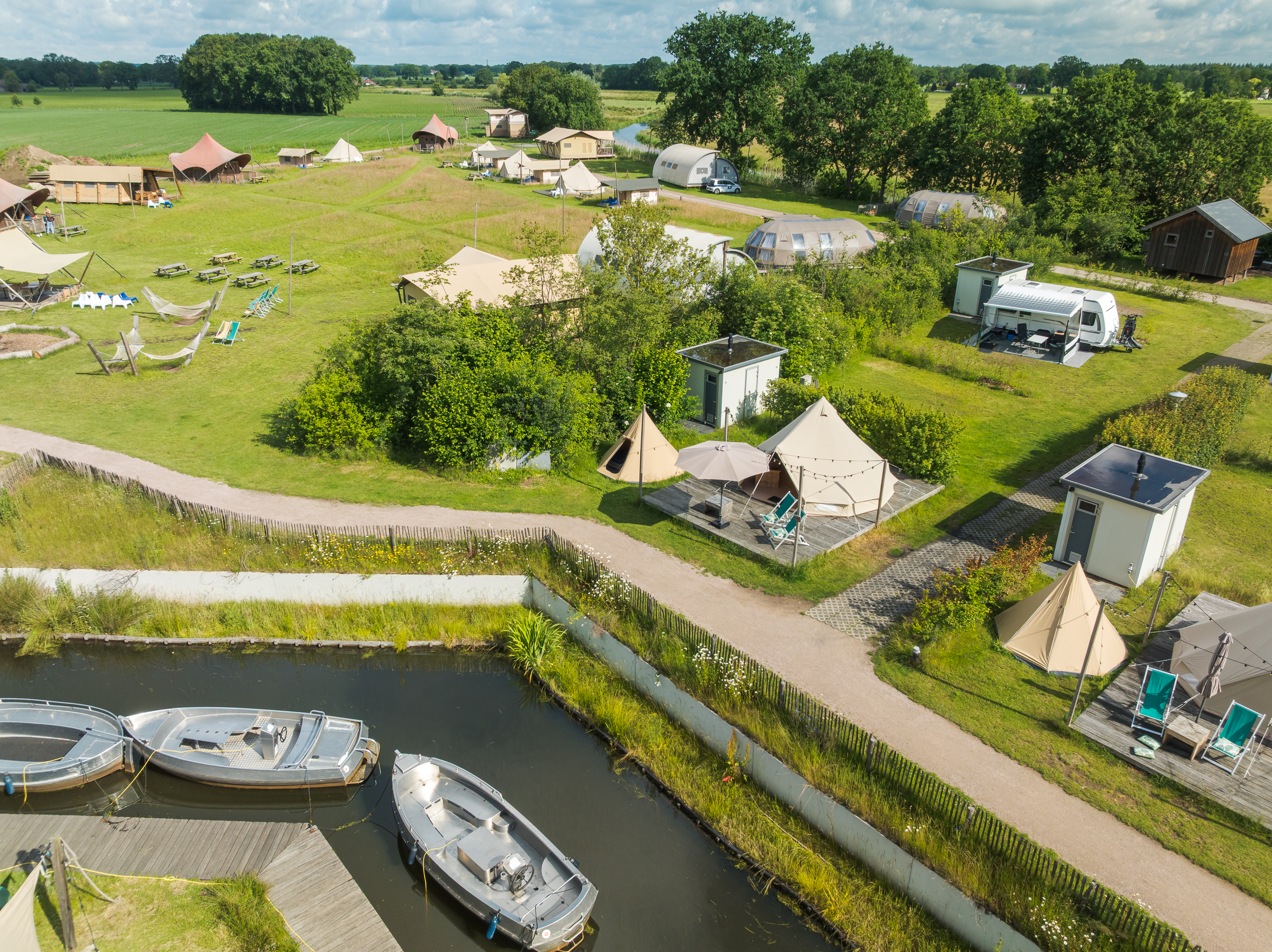Happy harbour tent with private sanitary facilities | 2-4 pers.
