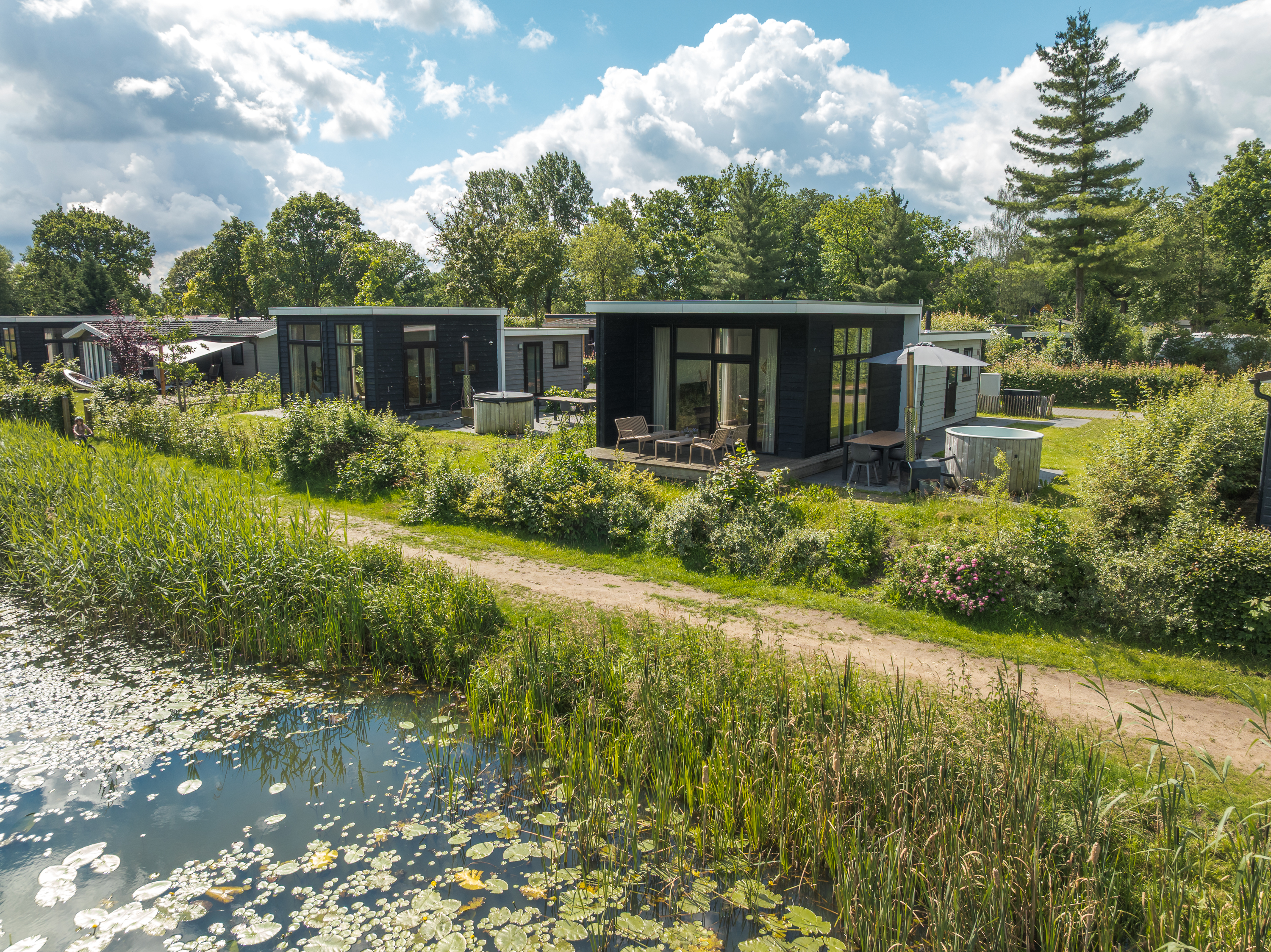 River Cabin with hot tub | 6 pers.