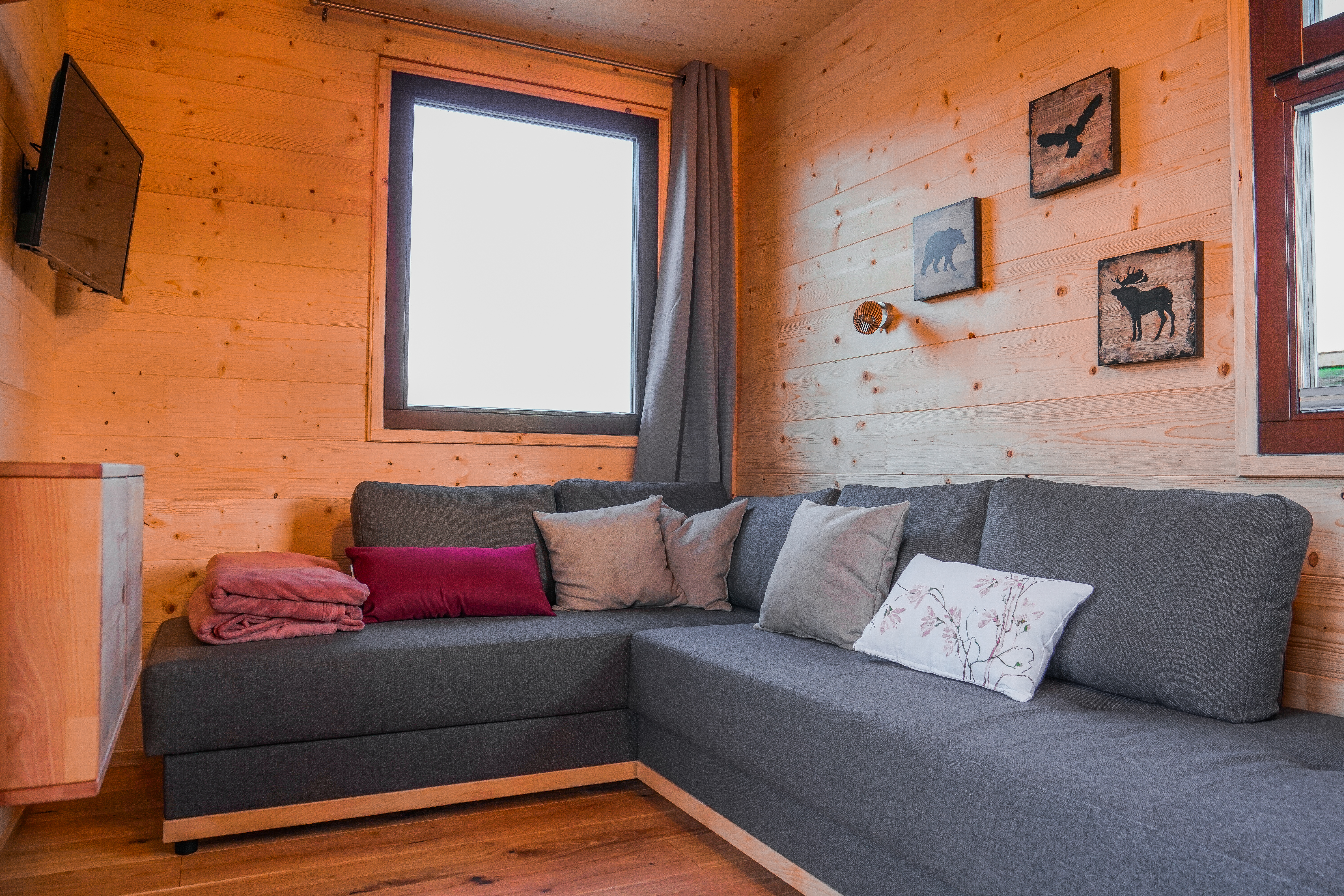 Wooden chalet on the corner / around the corner